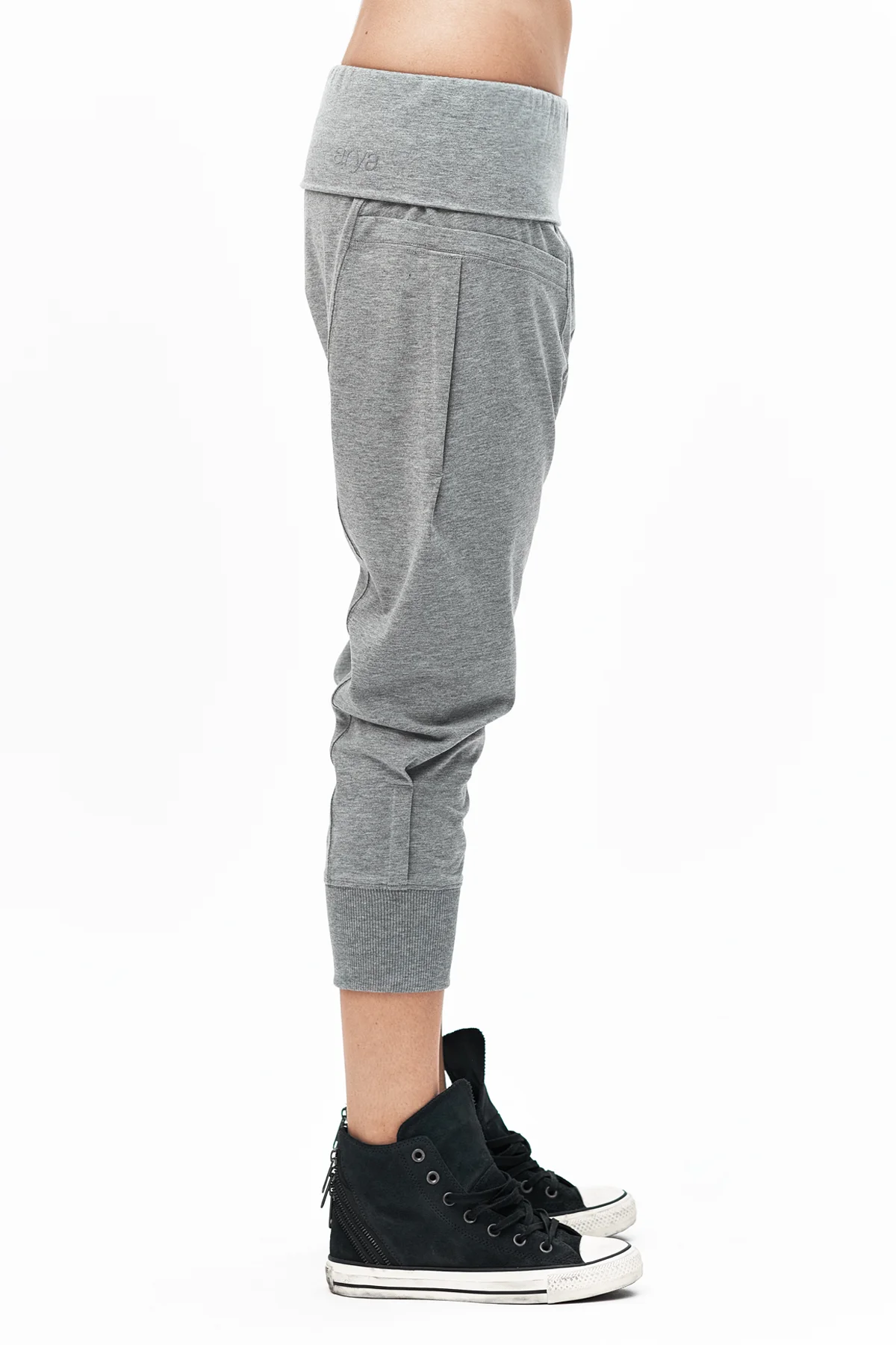 aryasense-grey-cropped-yoga-pants-3