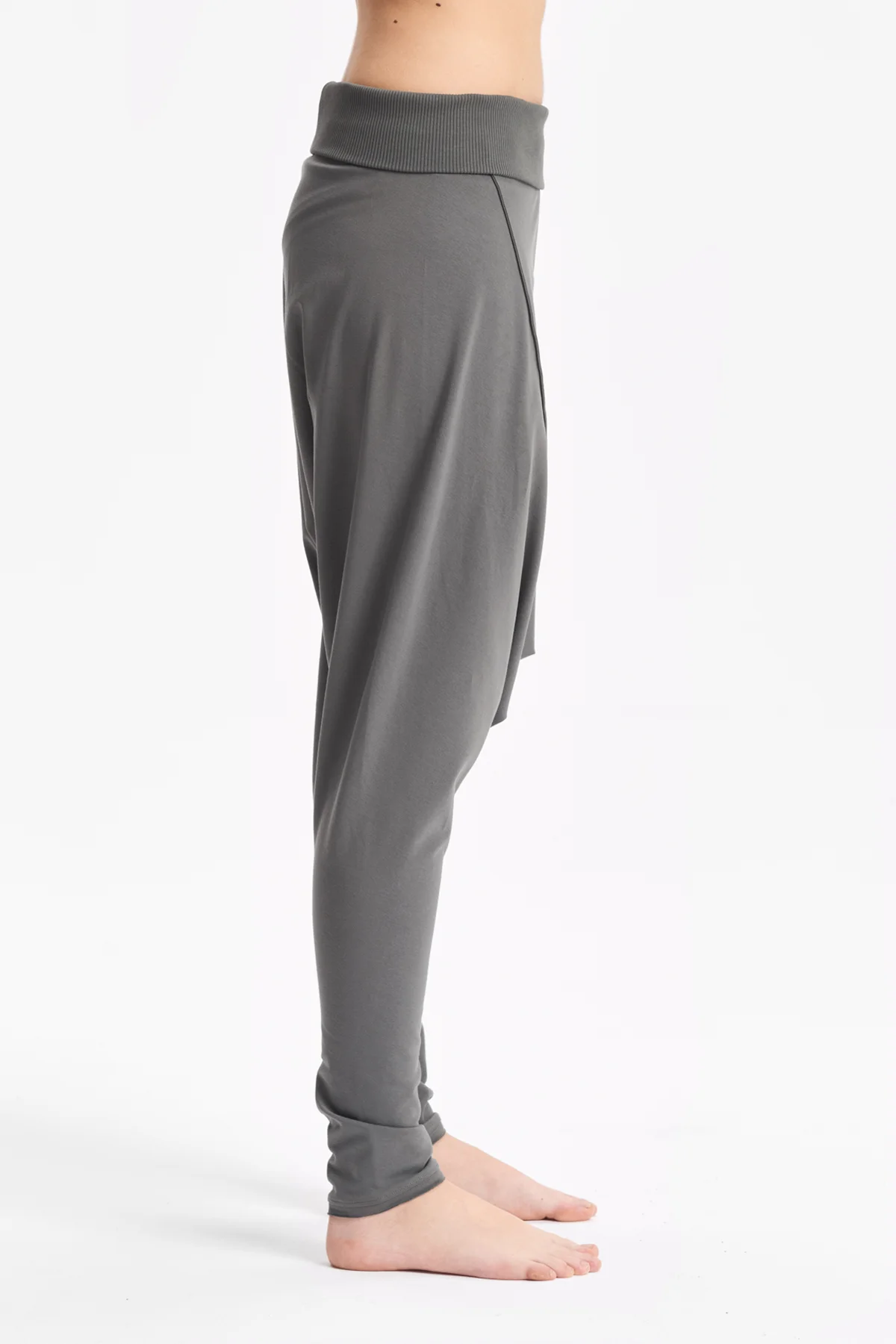 aryasense-green-loose-harem-pants-5