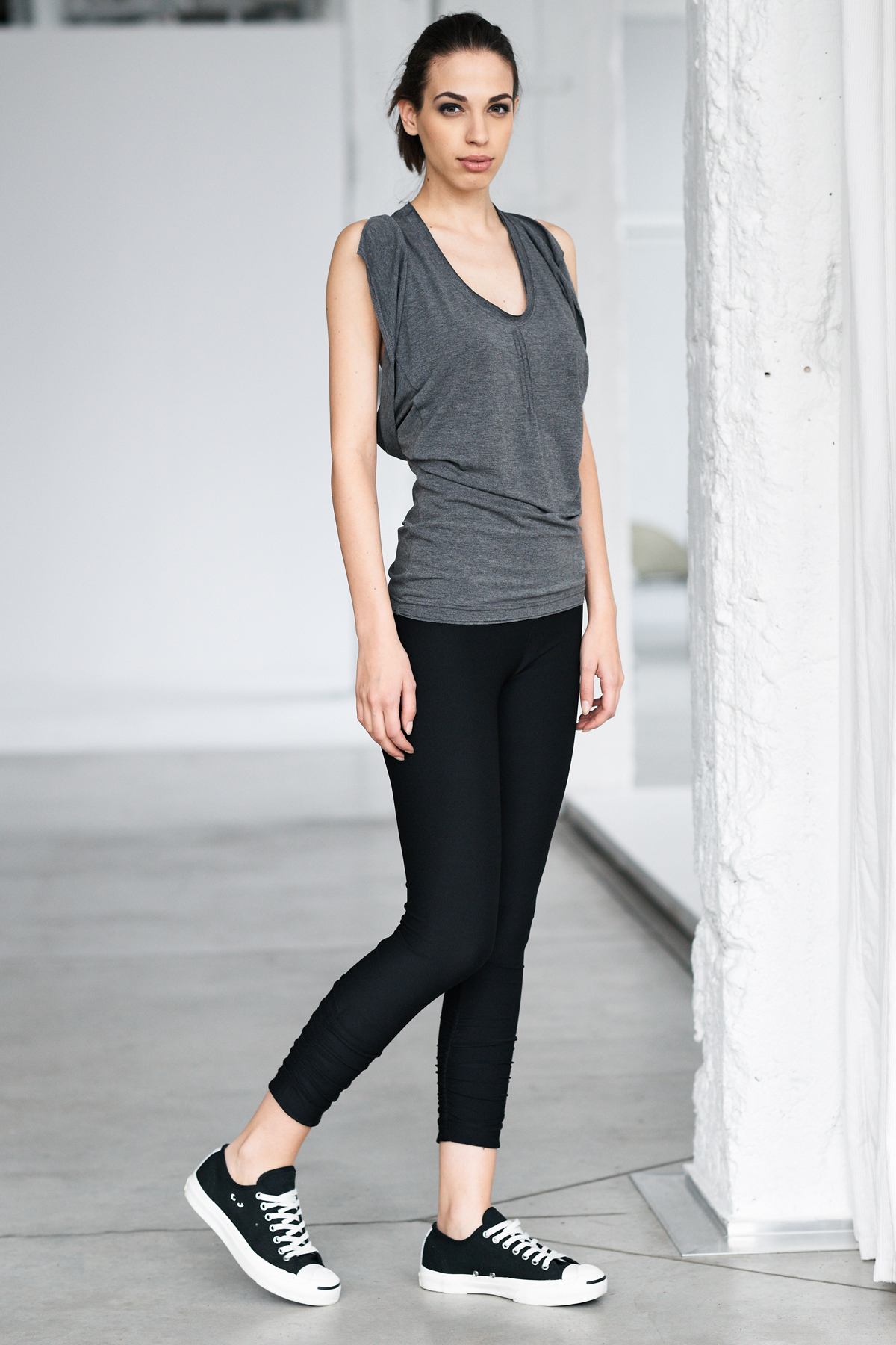 BLACK CAPRI LEGGINGS — AryaSense