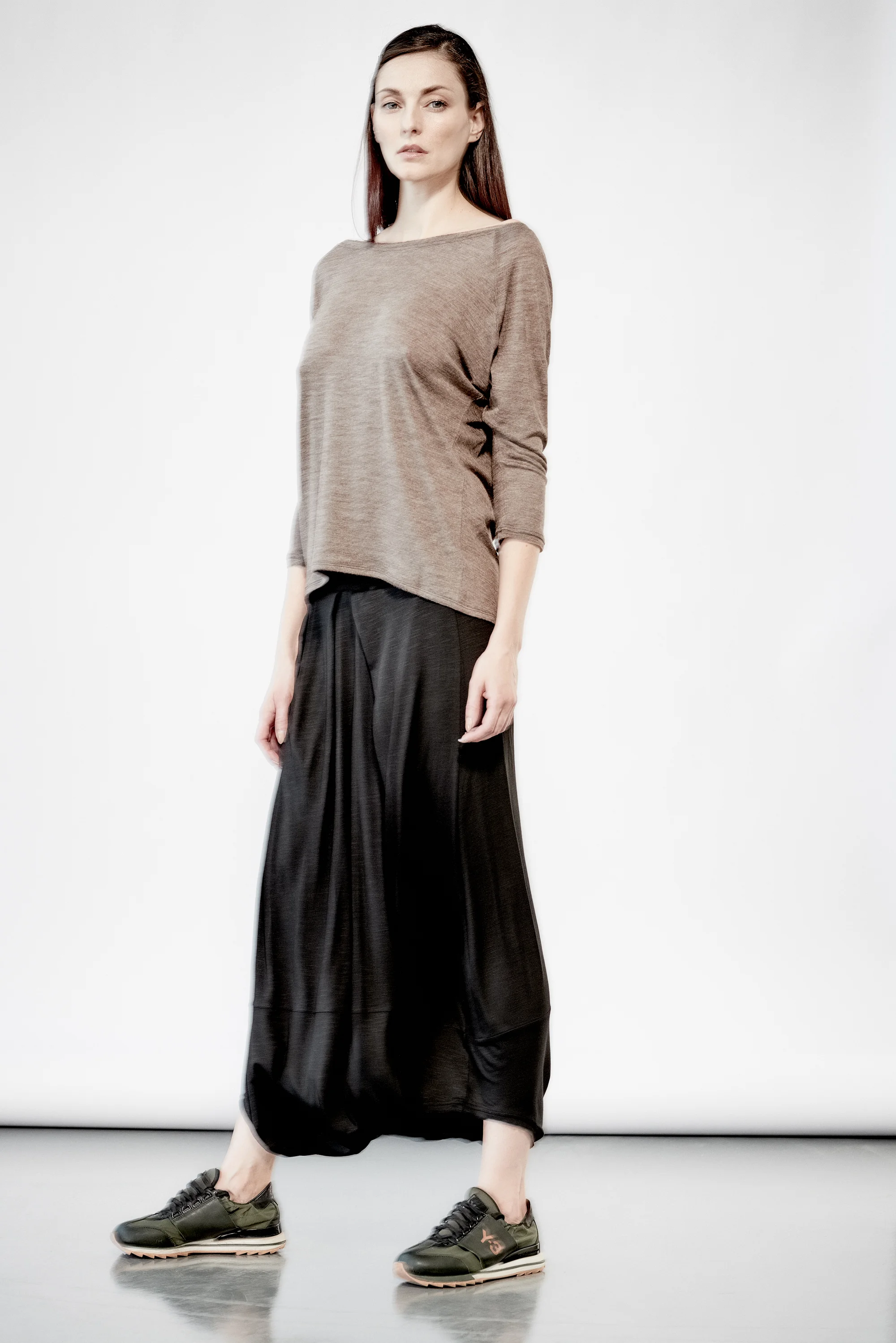 aryasense-black-low-crotch-skirt-6