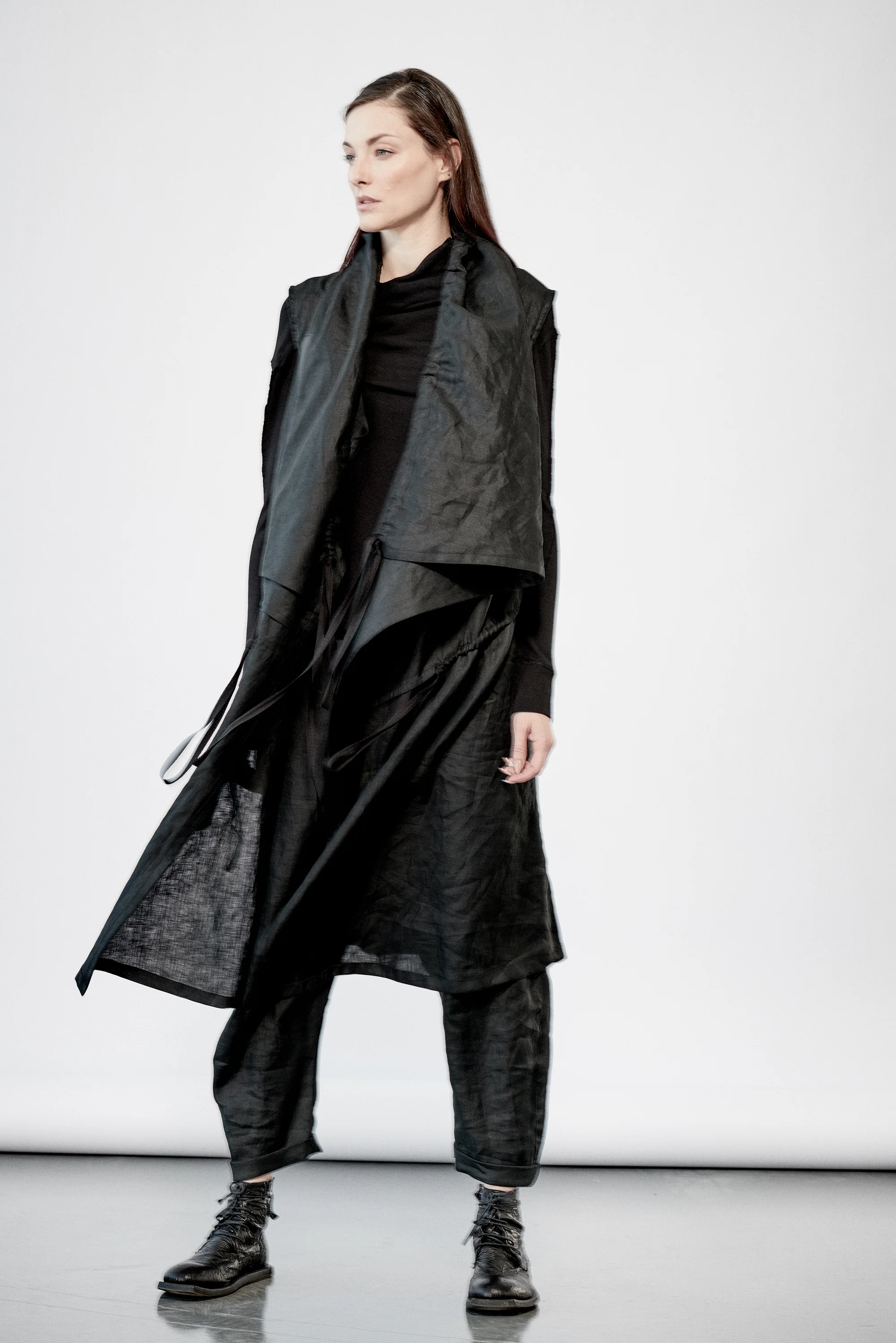 aryasense-black-elongated-futuristic-wrap-15