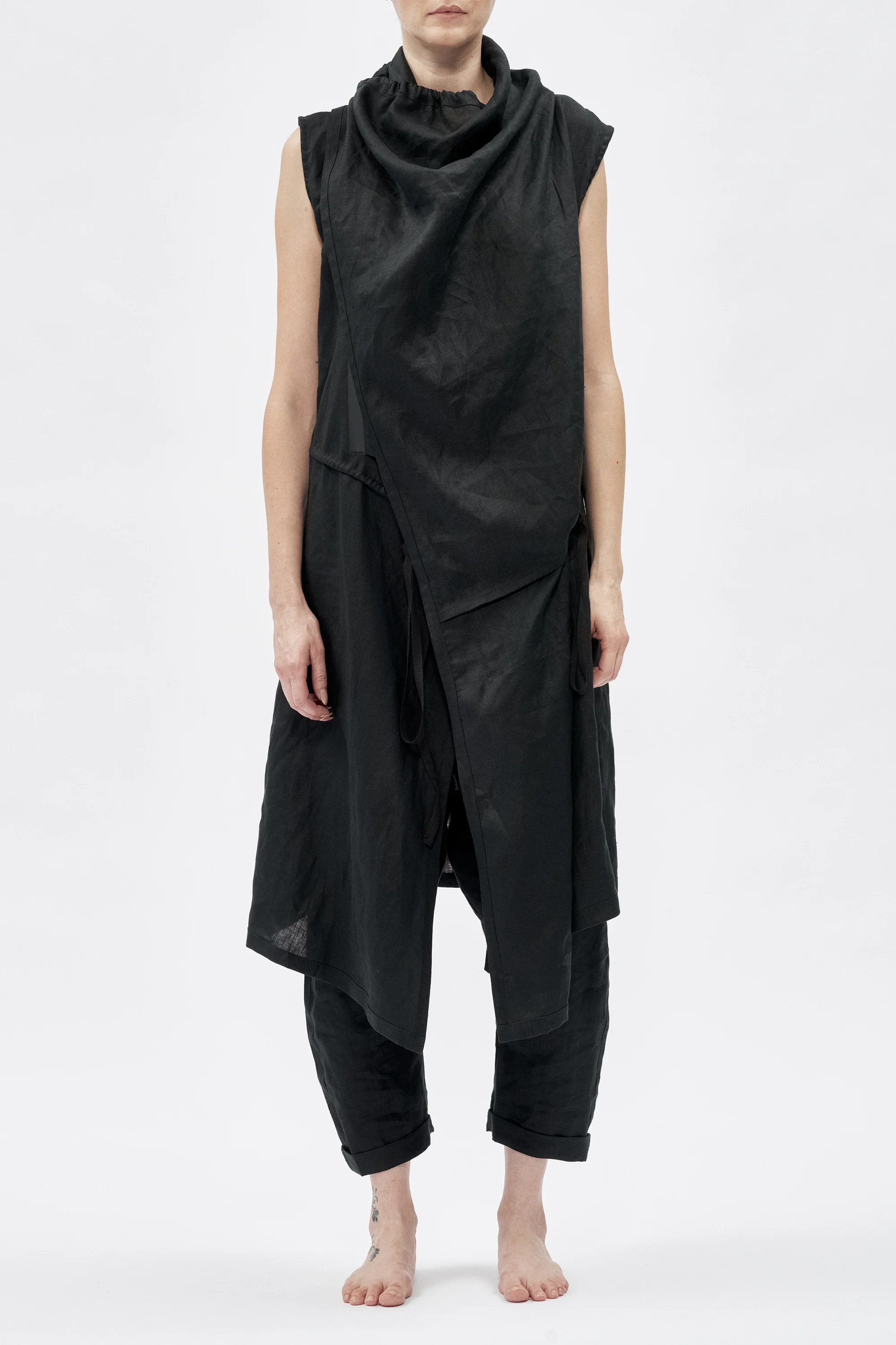 aryasense-black-elongated-futuristic-wrap-1