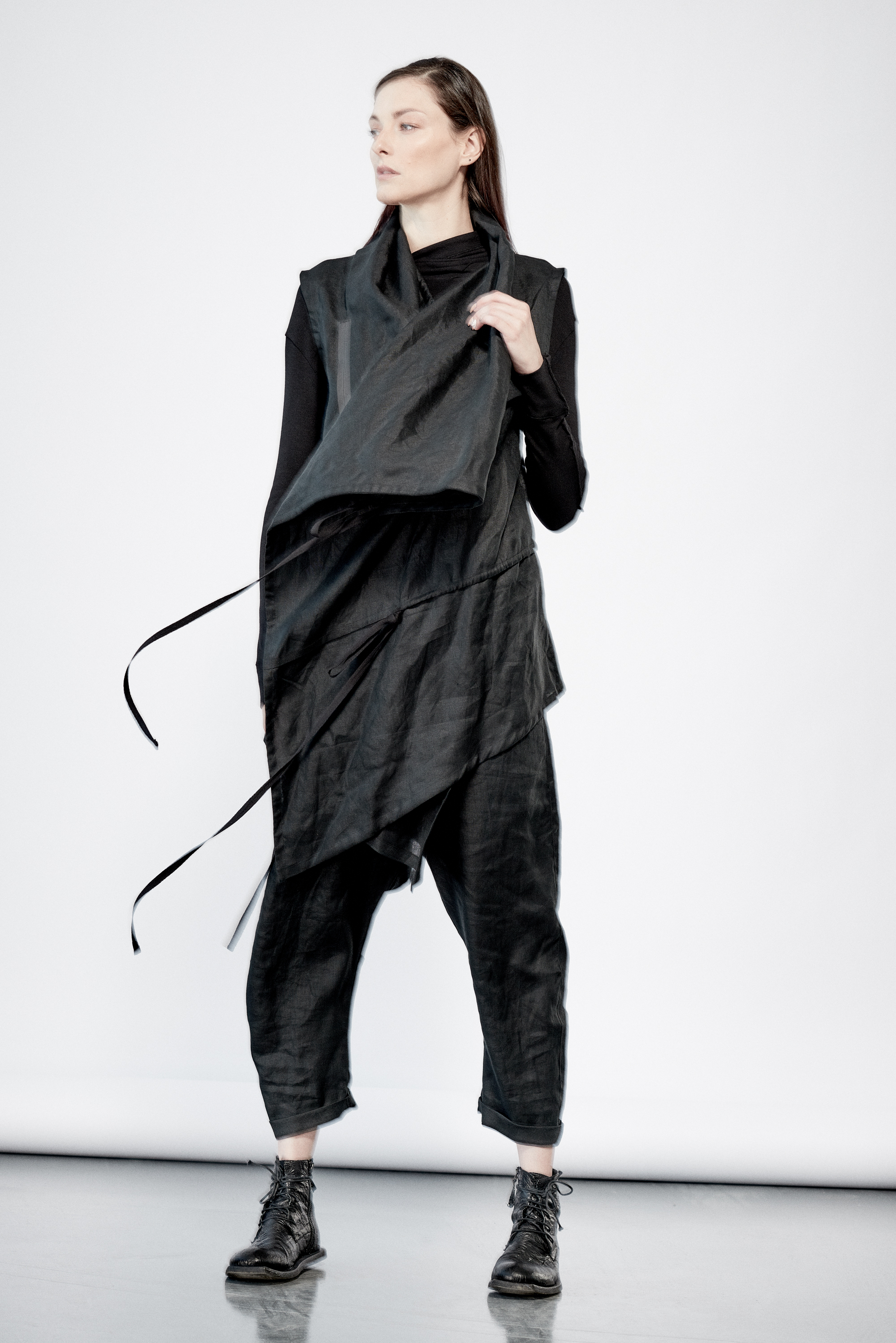 aryasense-black-elongated-linen-wrap-8