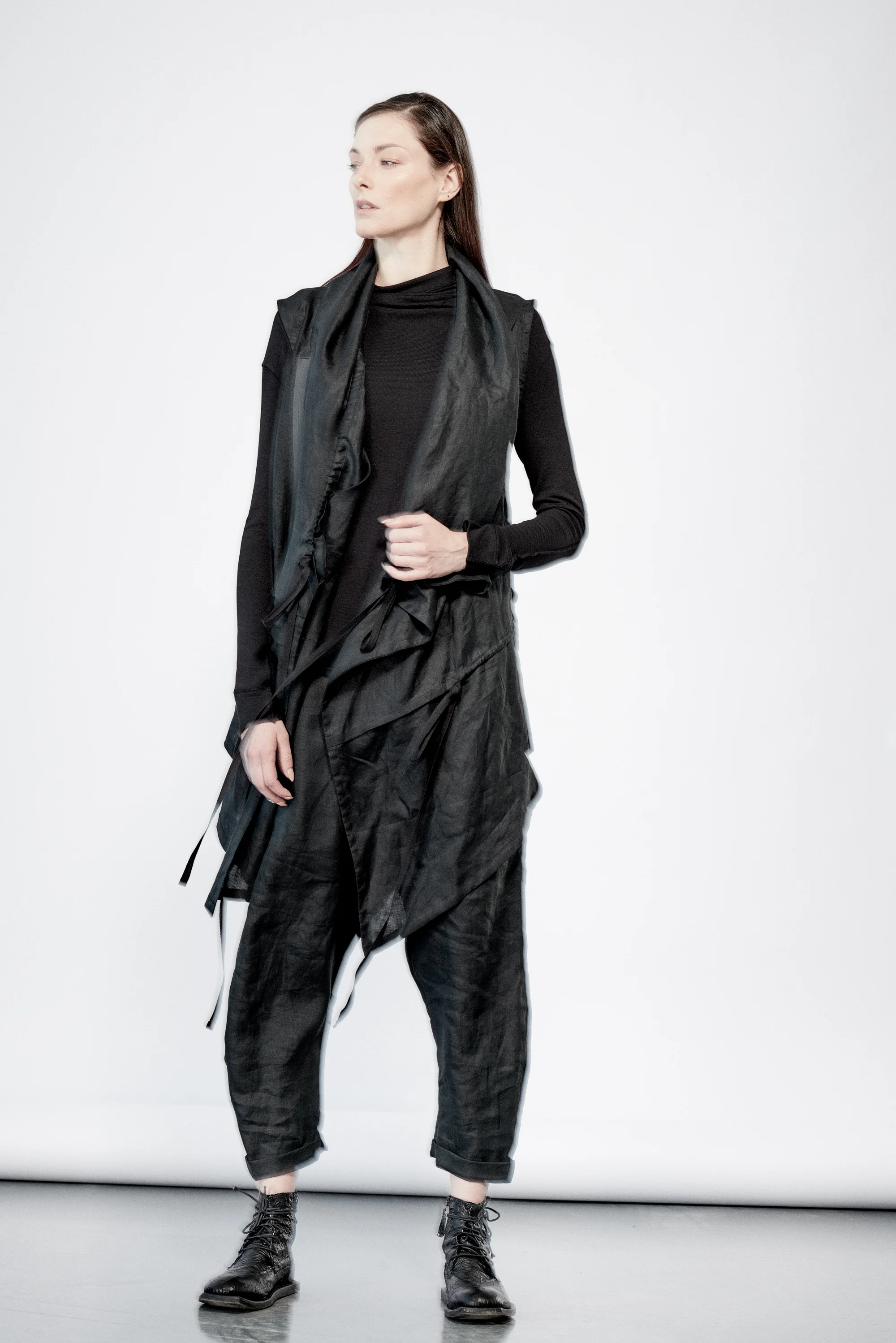 aryasense-black-elongated-linen-wrap-7
