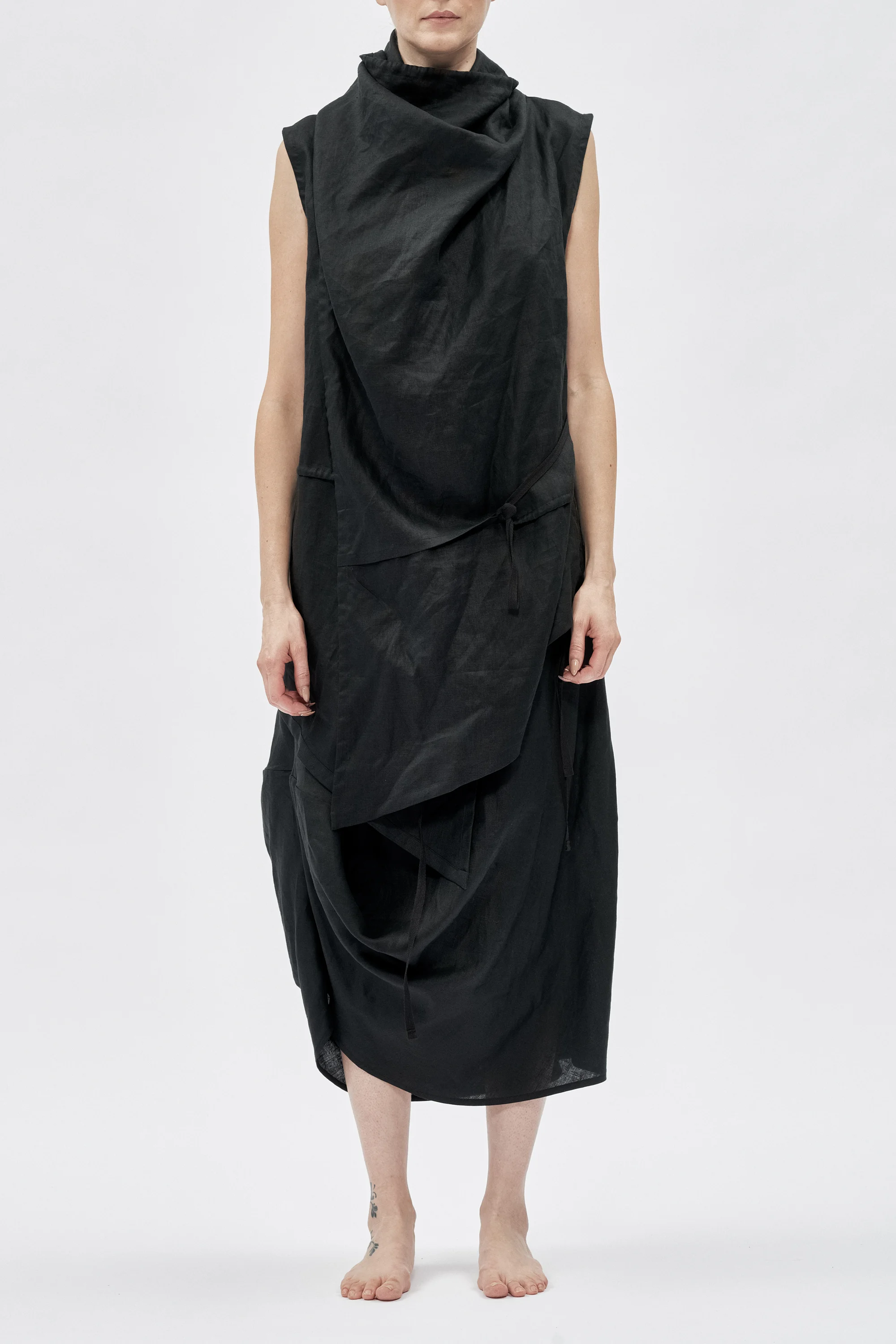 aryasense-black-elongated-linen-wrap-1