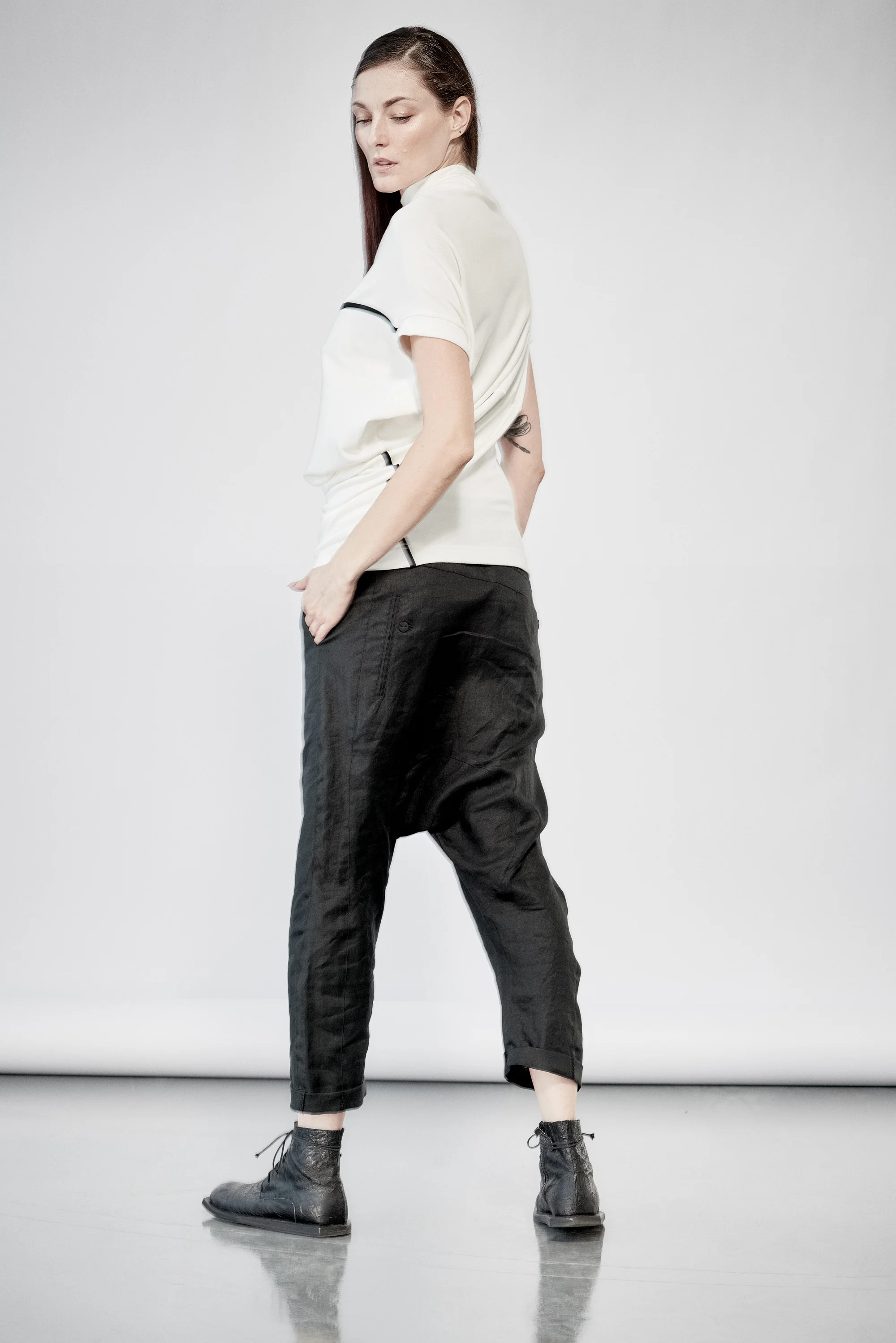 aryasense-stylish-black-linen-pants-4