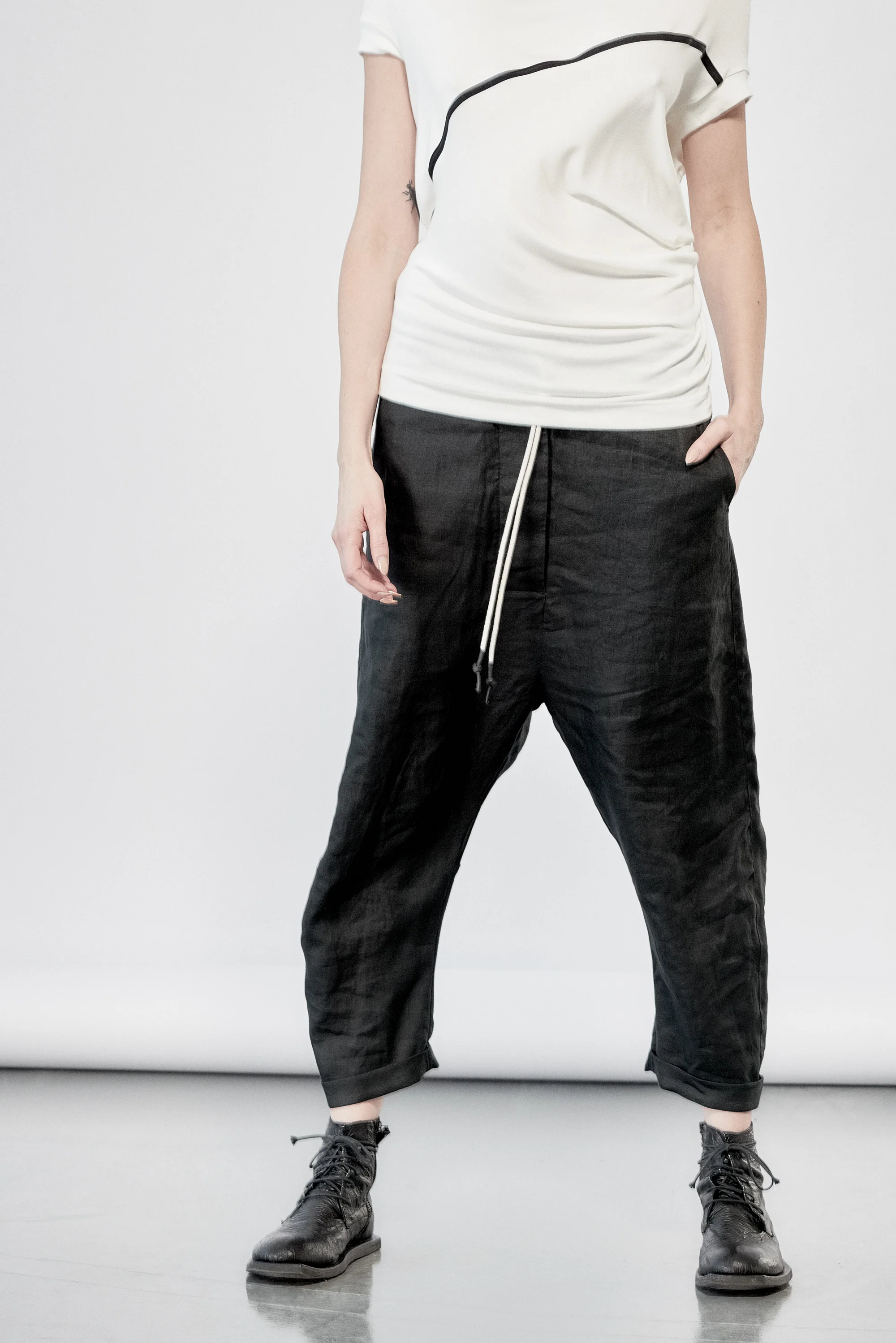 aryasense-stylish-black-linen-pants-1