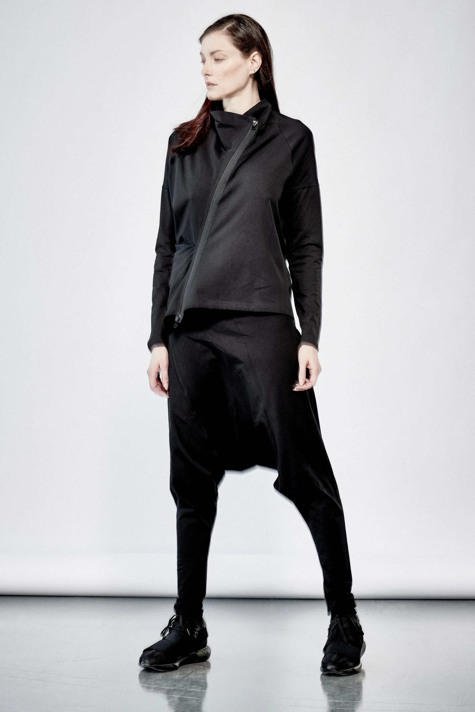 aryasense-black-zipper-sweatshirt-6