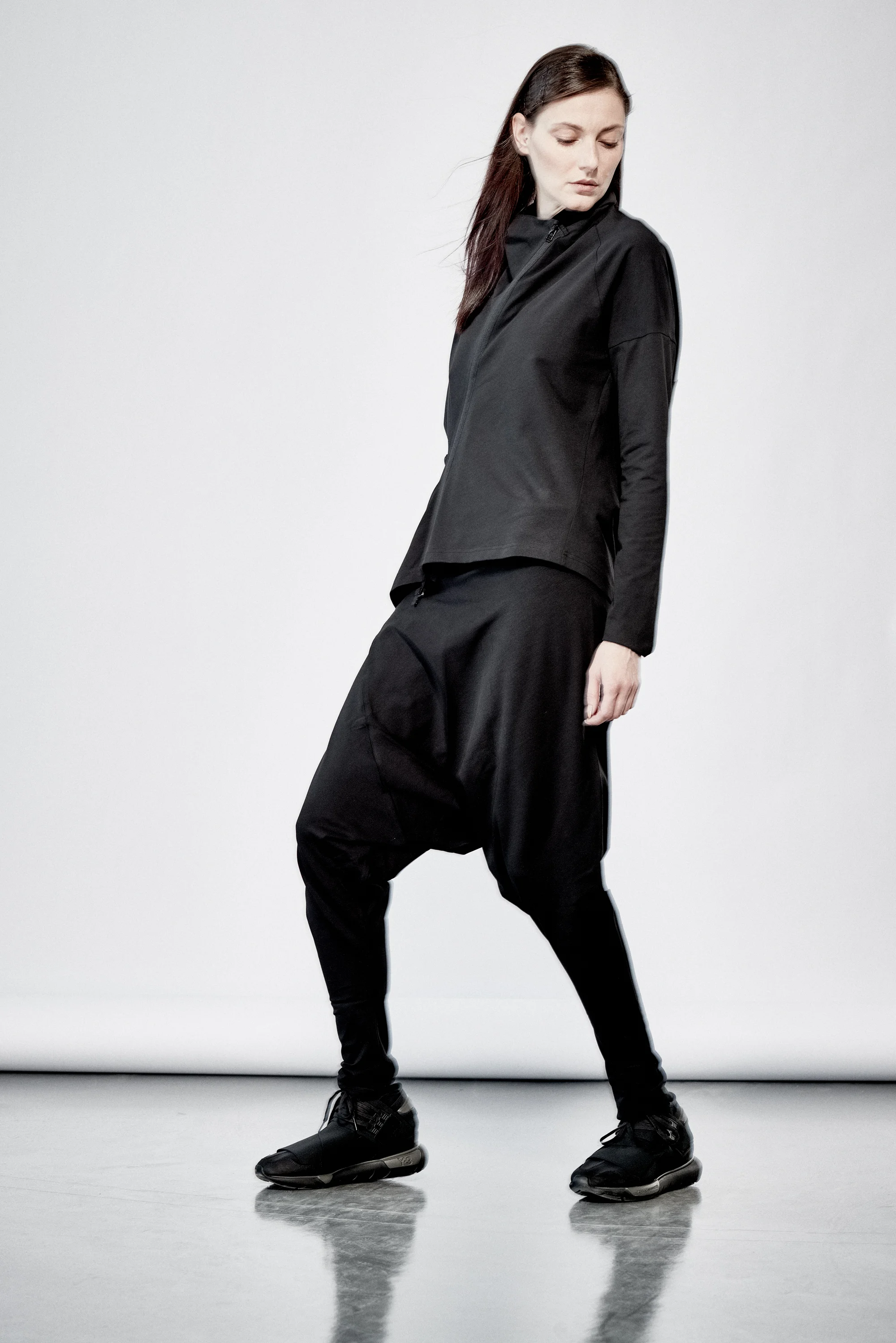 aryasense-black-zipper-sweatshirt-7