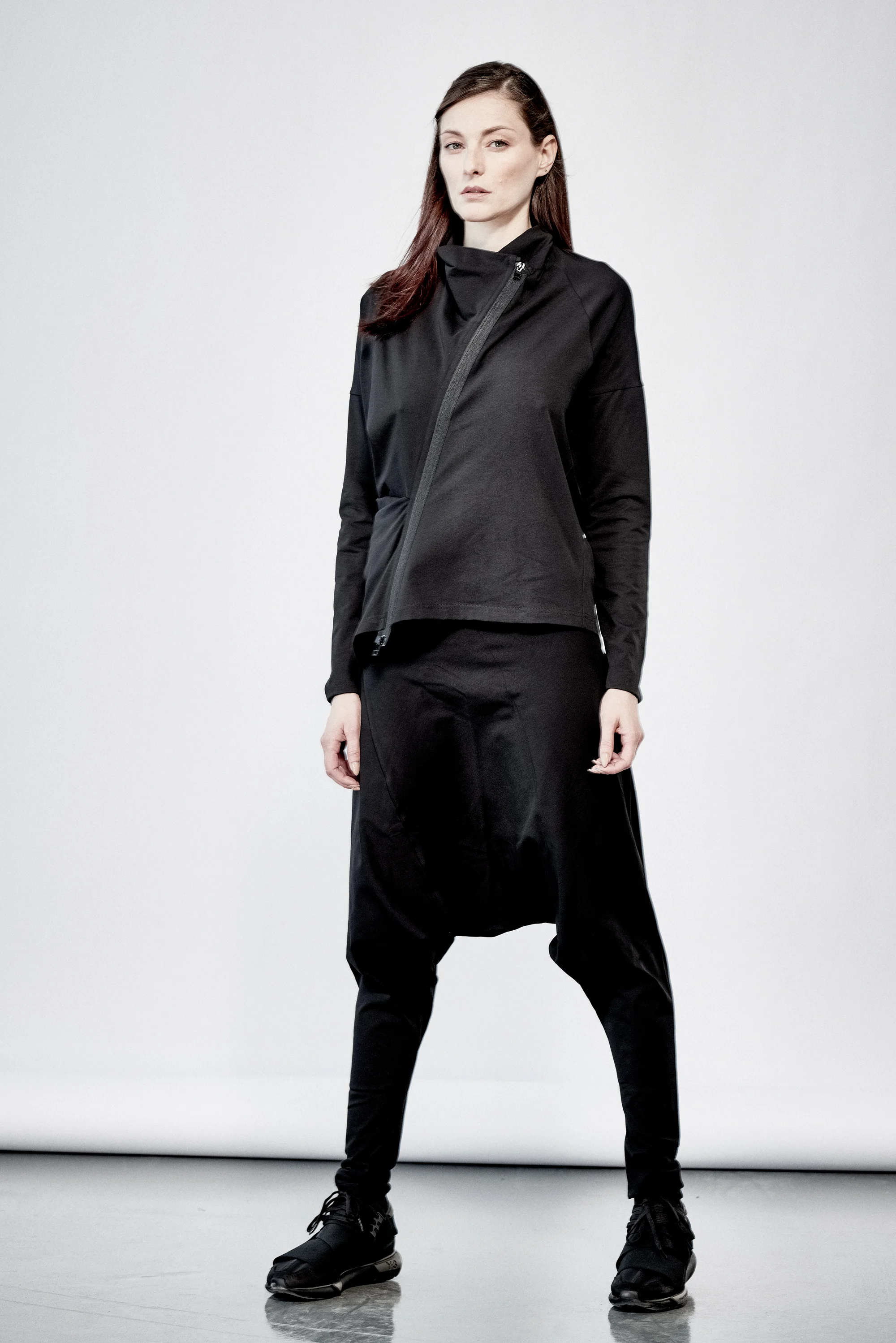 aryasense-black-zipper-sweatshirt-11