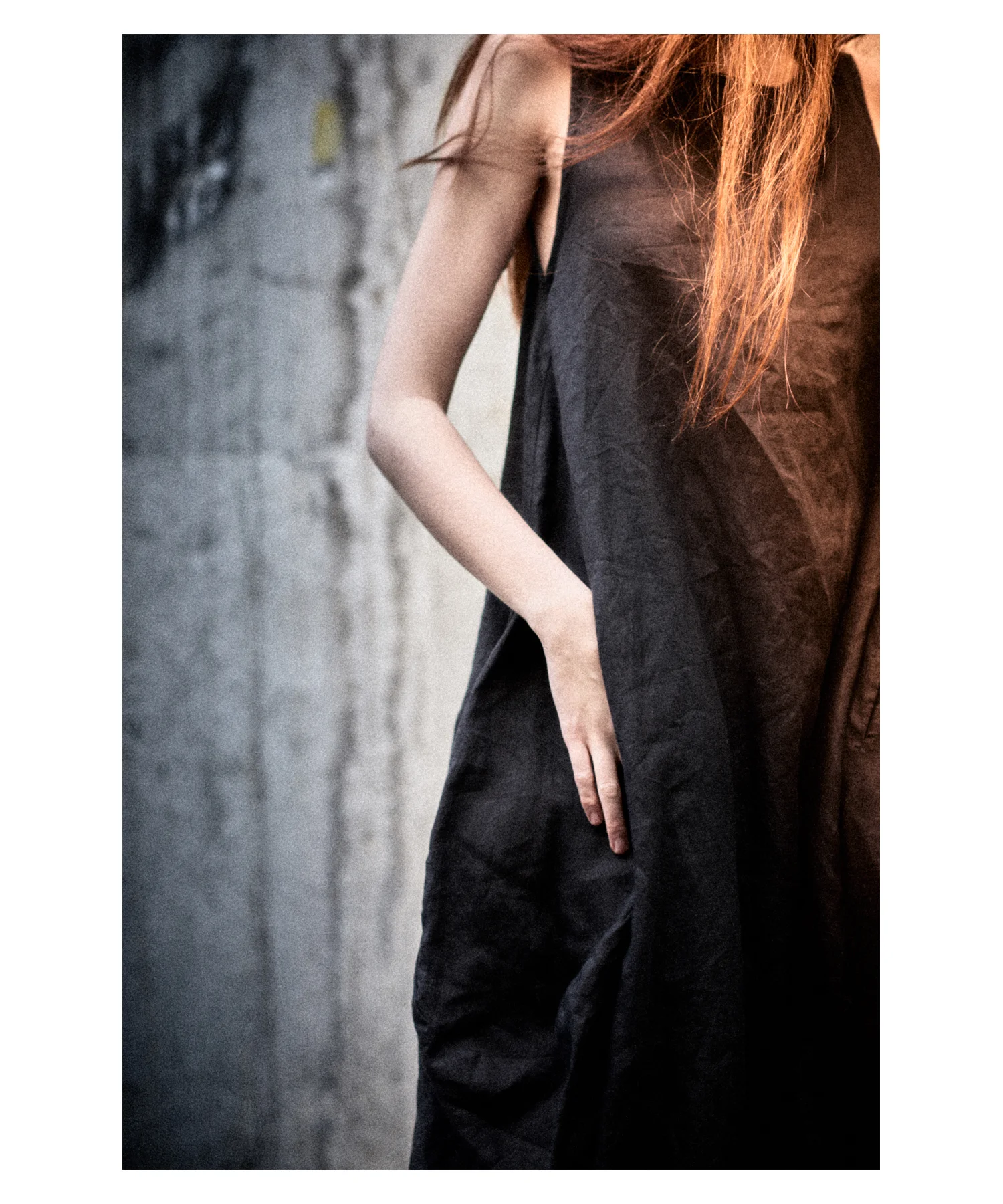 black-loose-linen-dress-aryasense