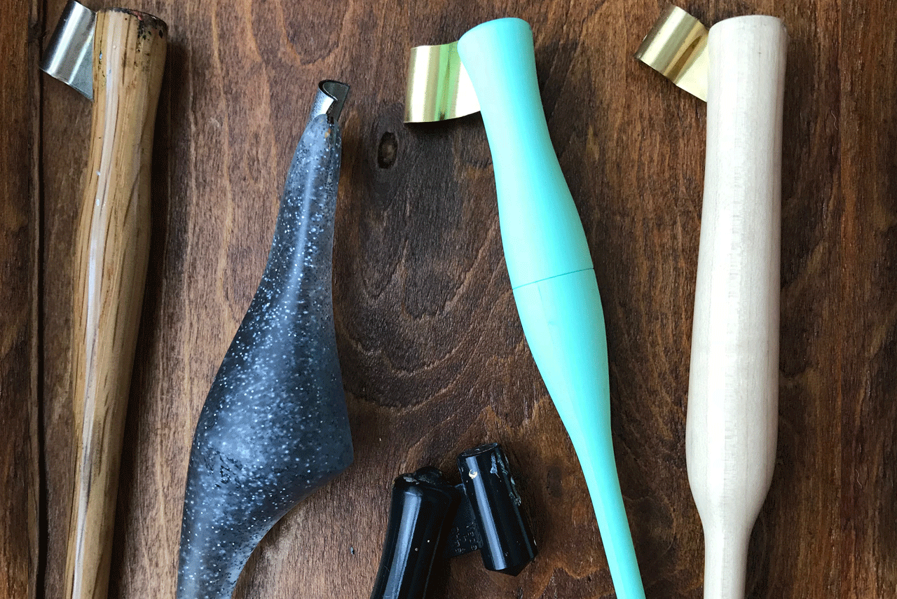 Selection of oblique penholders: Yoke Pen Co., UFOblique, Speedball, Moblique 2-in-1 Penholder, English Pen Crafts