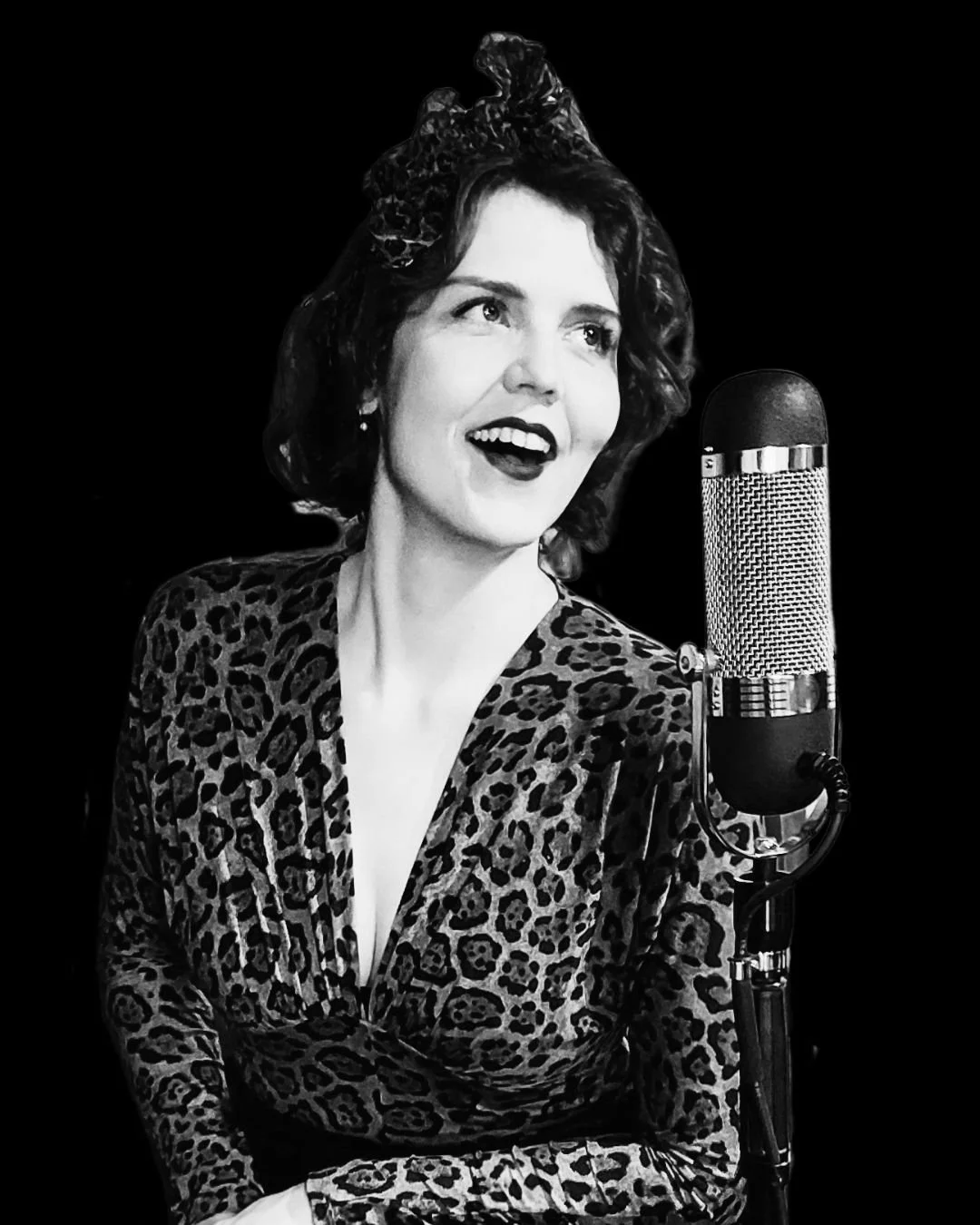 28.Promokuva mustavalkoinen.jpg