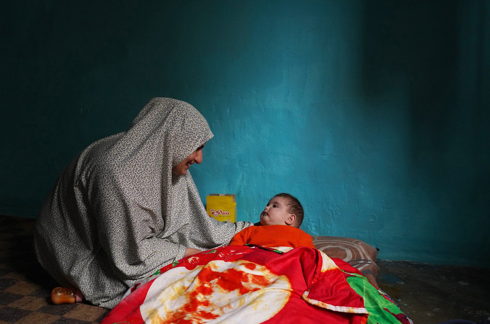  A Syrian mother is looking at her child in Tripoli, Lebanon, in January 2022. 