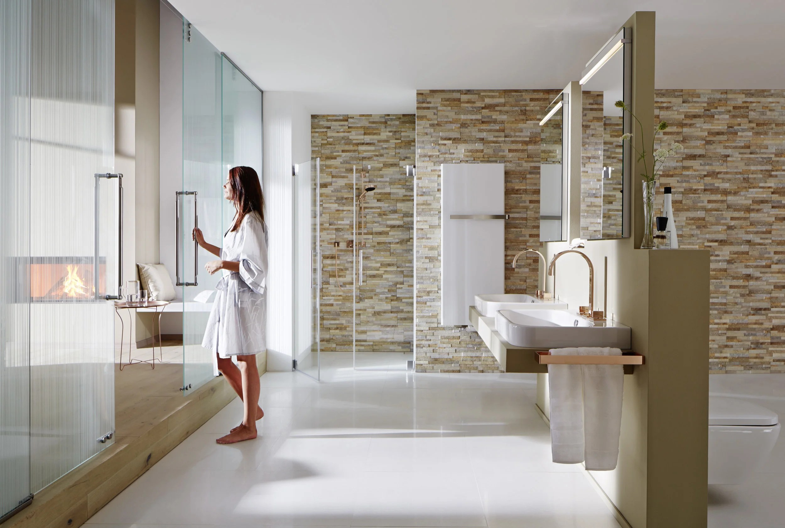 Lifestyle_Deluxe_5_Model_2 copy.jpg