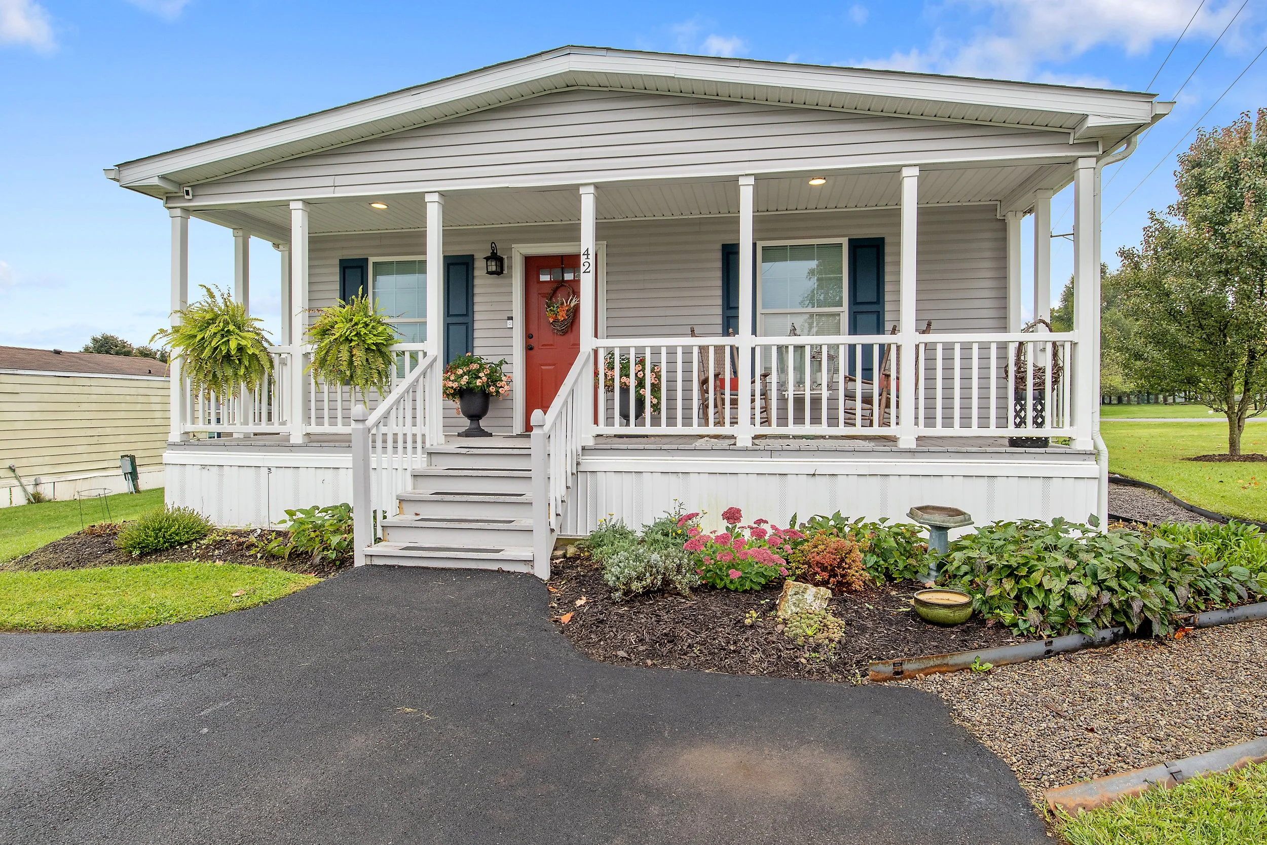 2_02 - 5600 shute rd.jpg