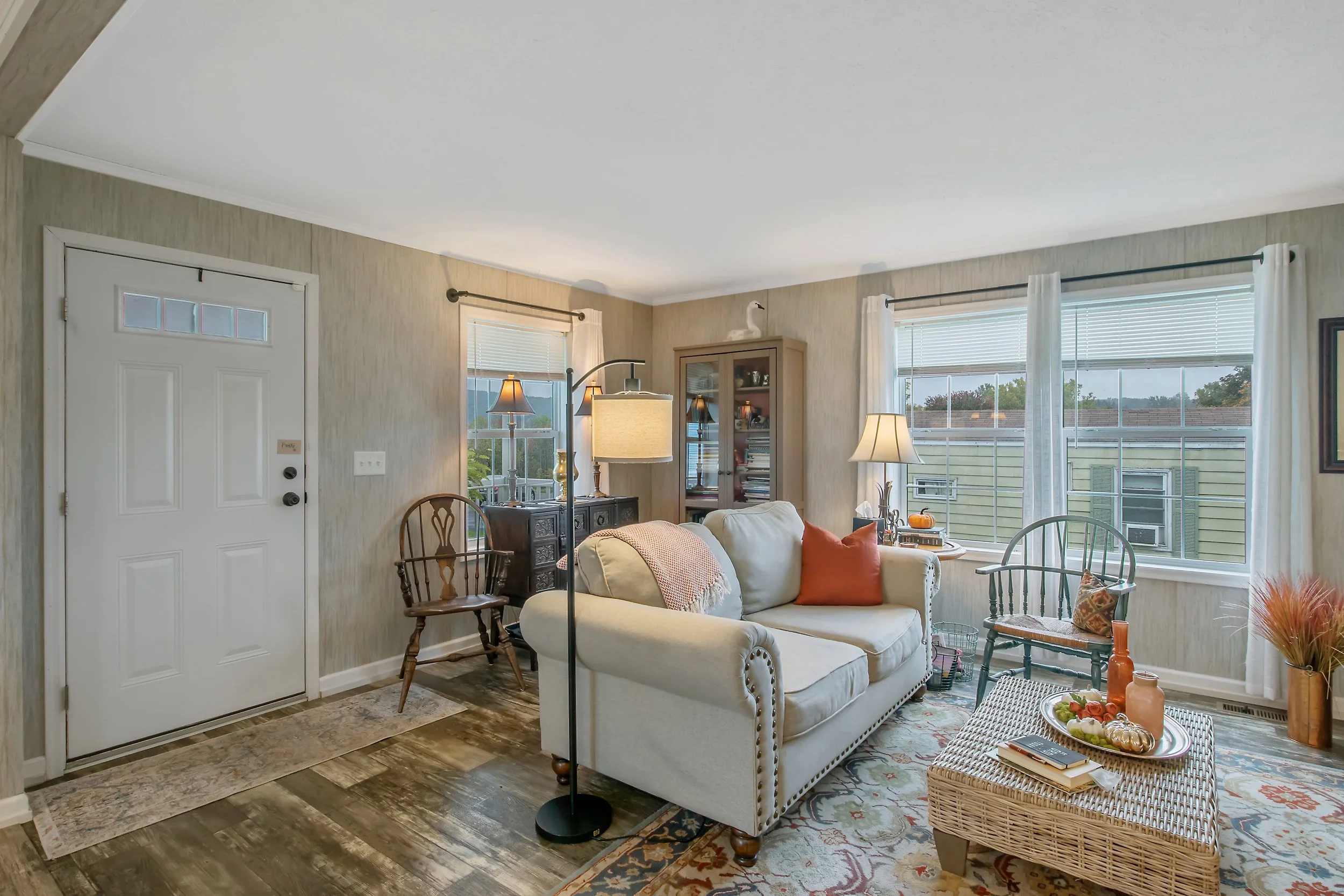 4_04 - 5600 shute rd.jpg