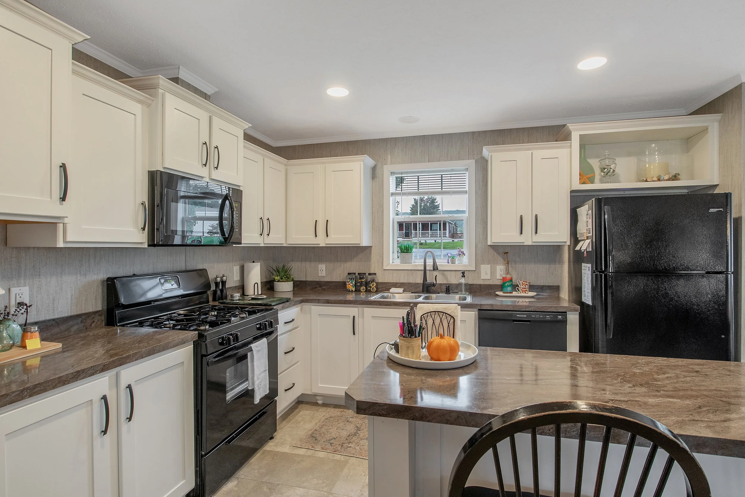11_11 - 5600 shute rd.jpg
