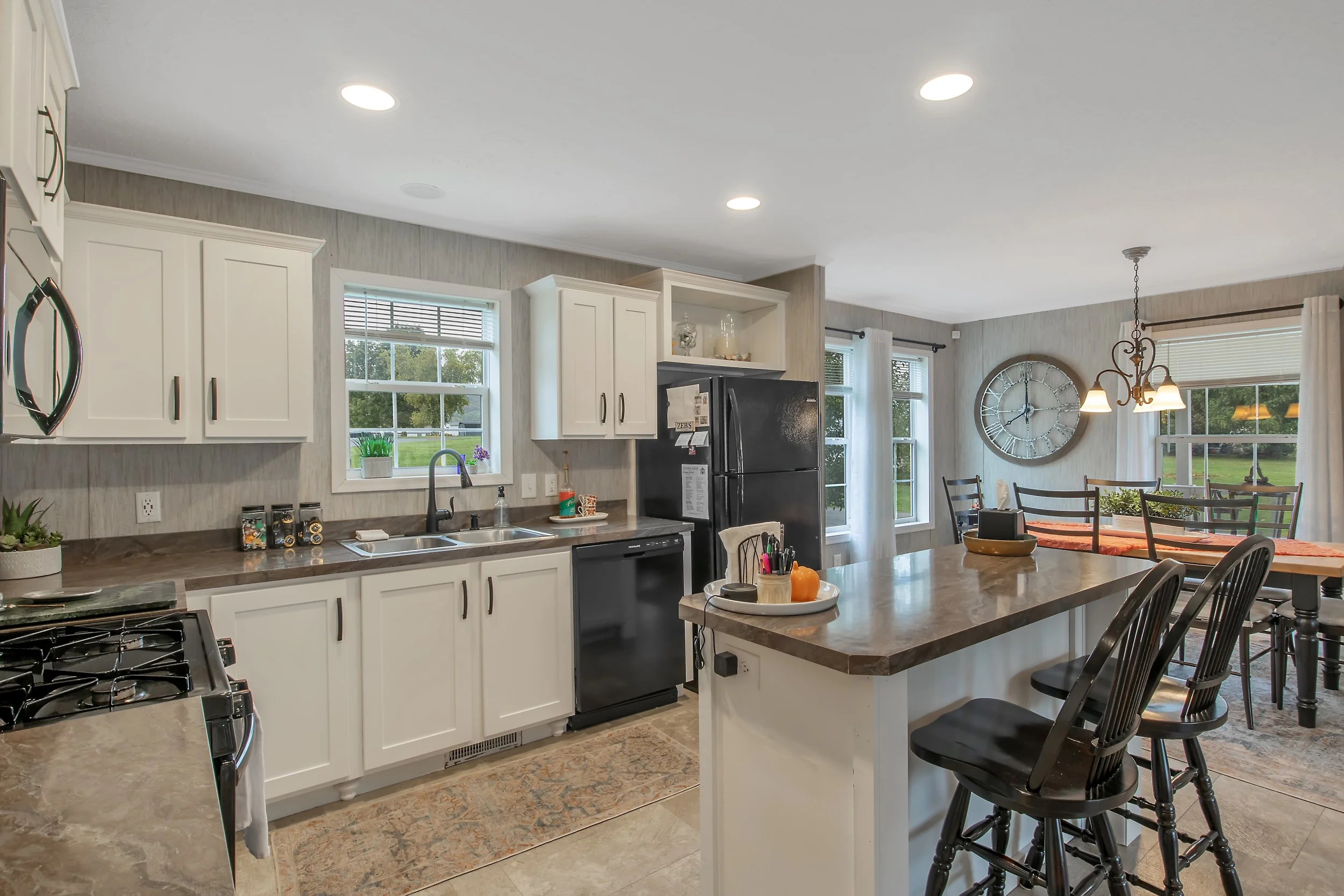 12_12 - 5600 shute rd.jpg