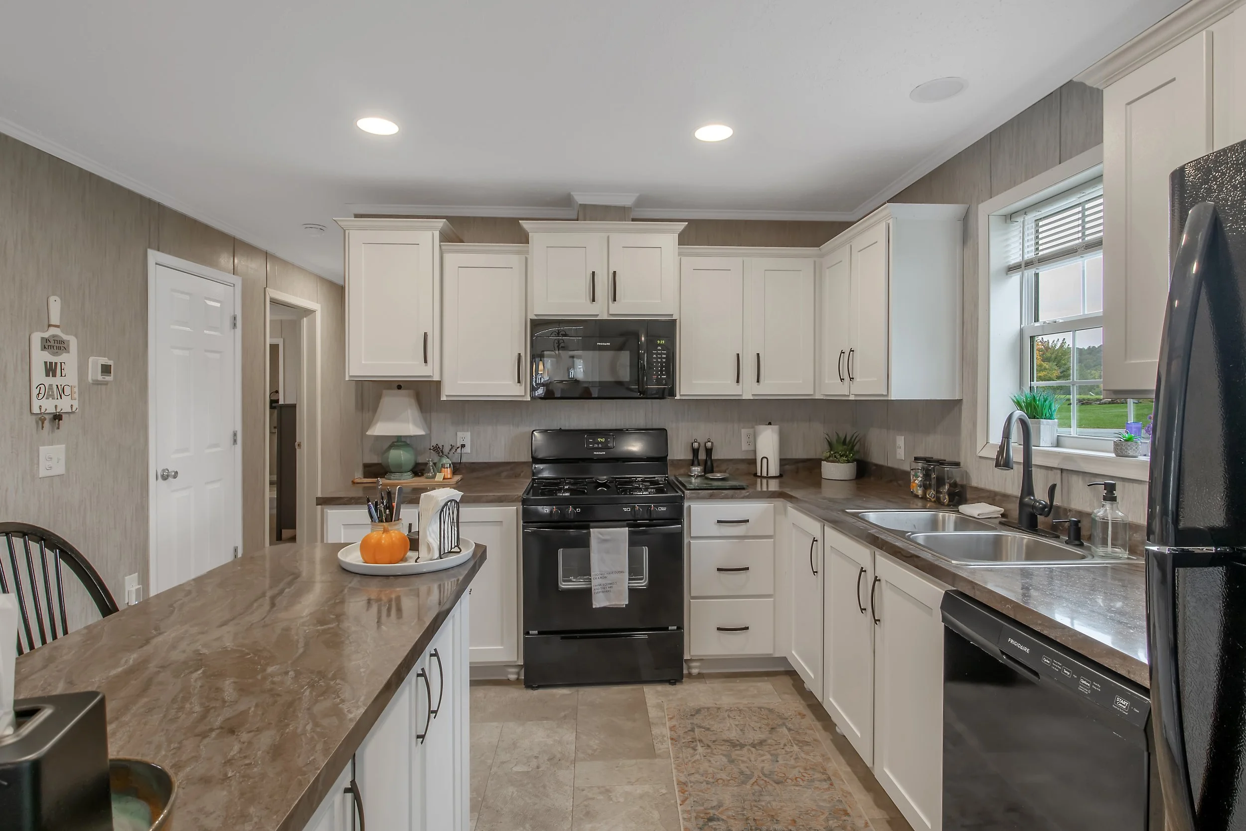 13_13 - 5600 shute rd.jpg