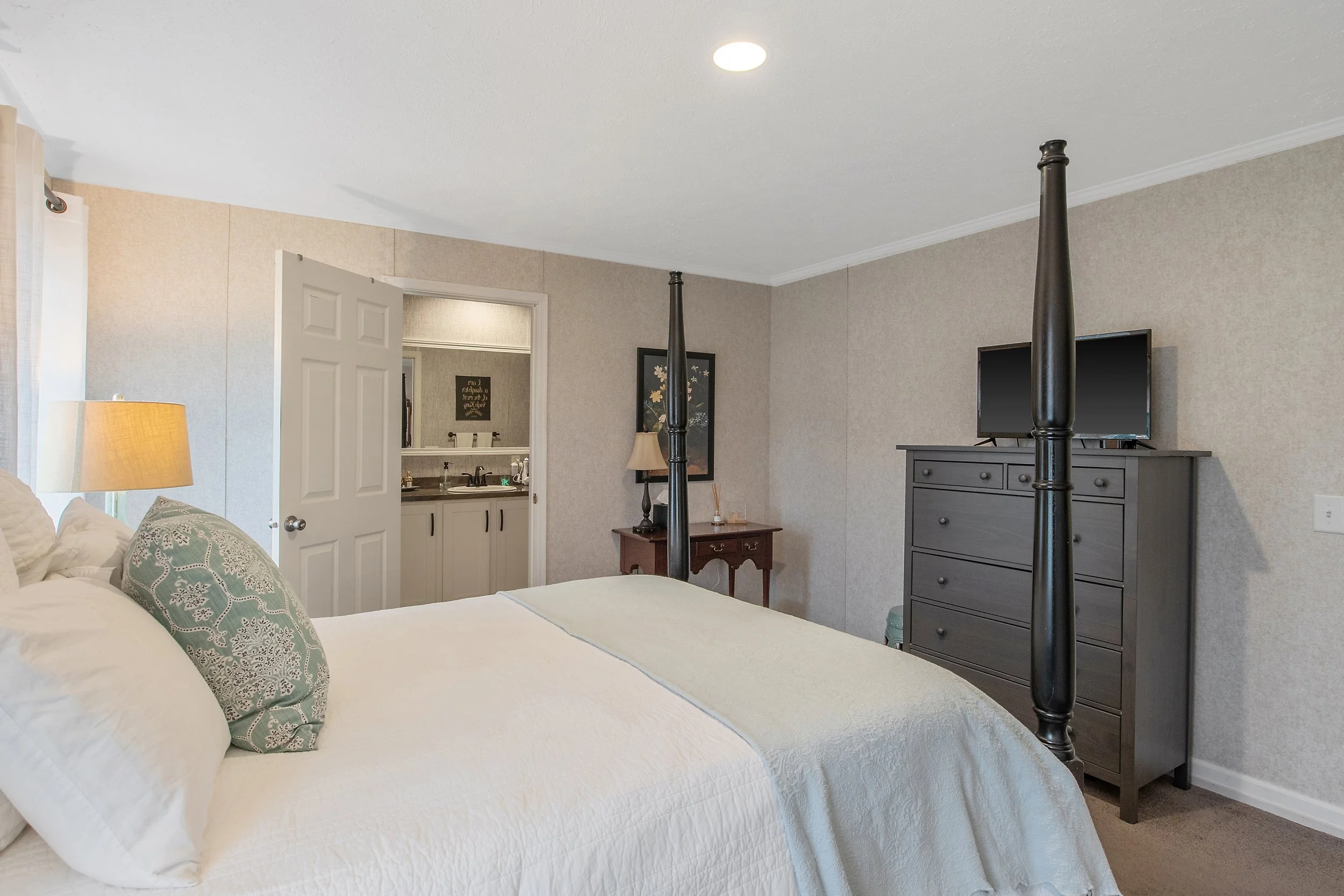 18_18 - 5600 shute rd.jpg