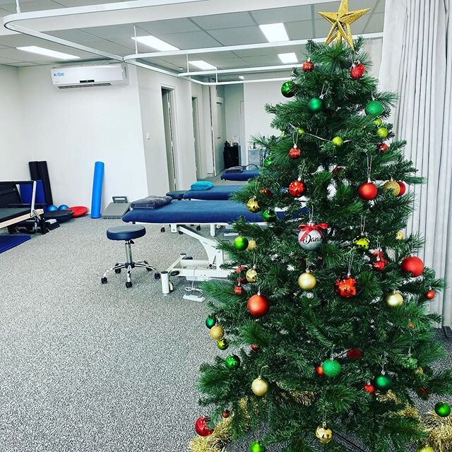 🎆🎄HOLIDAY HOURS 🎄🎇 Peak Fitness Physiotherapy will be closed from Wednesday 25th of December. 🧘🏼&zwj;♂️Our Physio will be back from the 6th of January.🧘🏽&zwj;♀️ 💆🏼&zwj;♀️Our masseuse, Tom, will available throughout this period (excluding pu