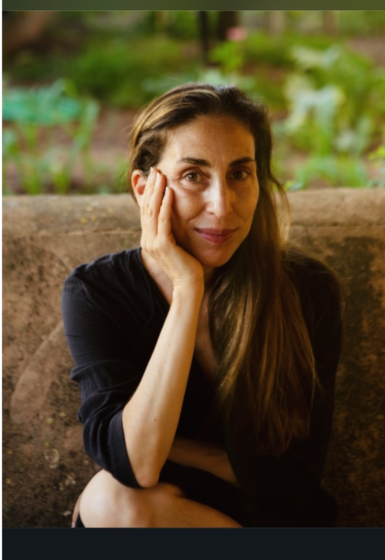 LAIA FARRAN GRAVES