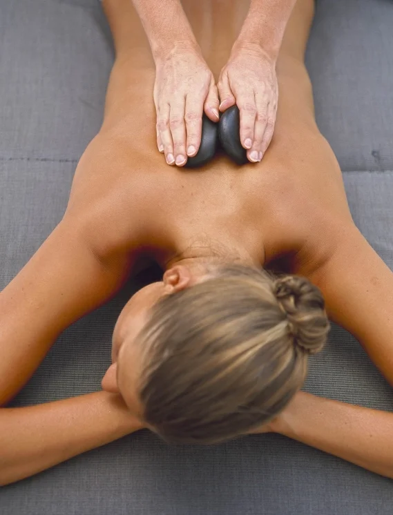 Blonde+Model+-+Back+Massage+with+Aroma+Stones-2.jpg