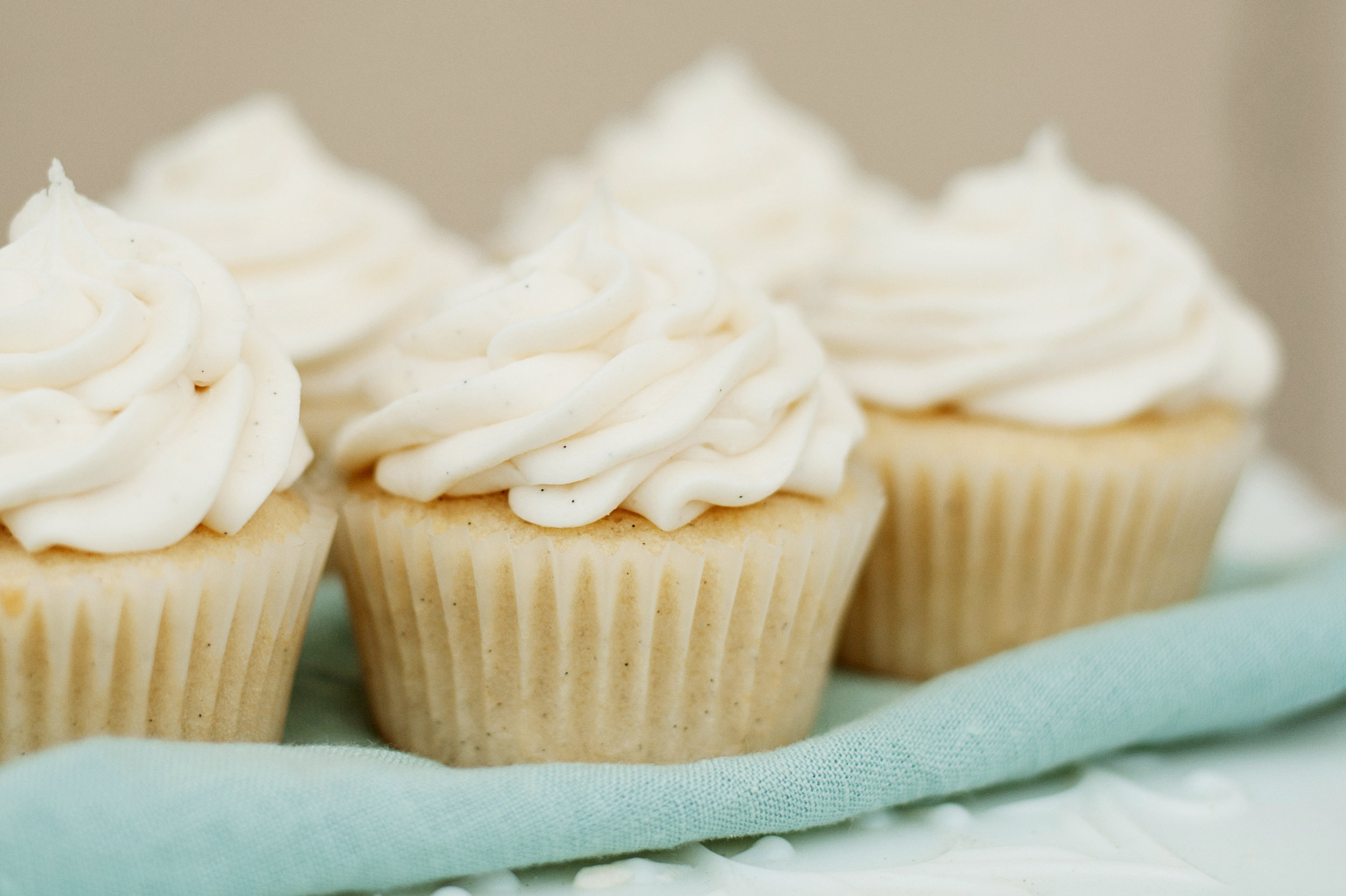 the best vegan vanilla cake - Jamison Joy | A Baking Blog