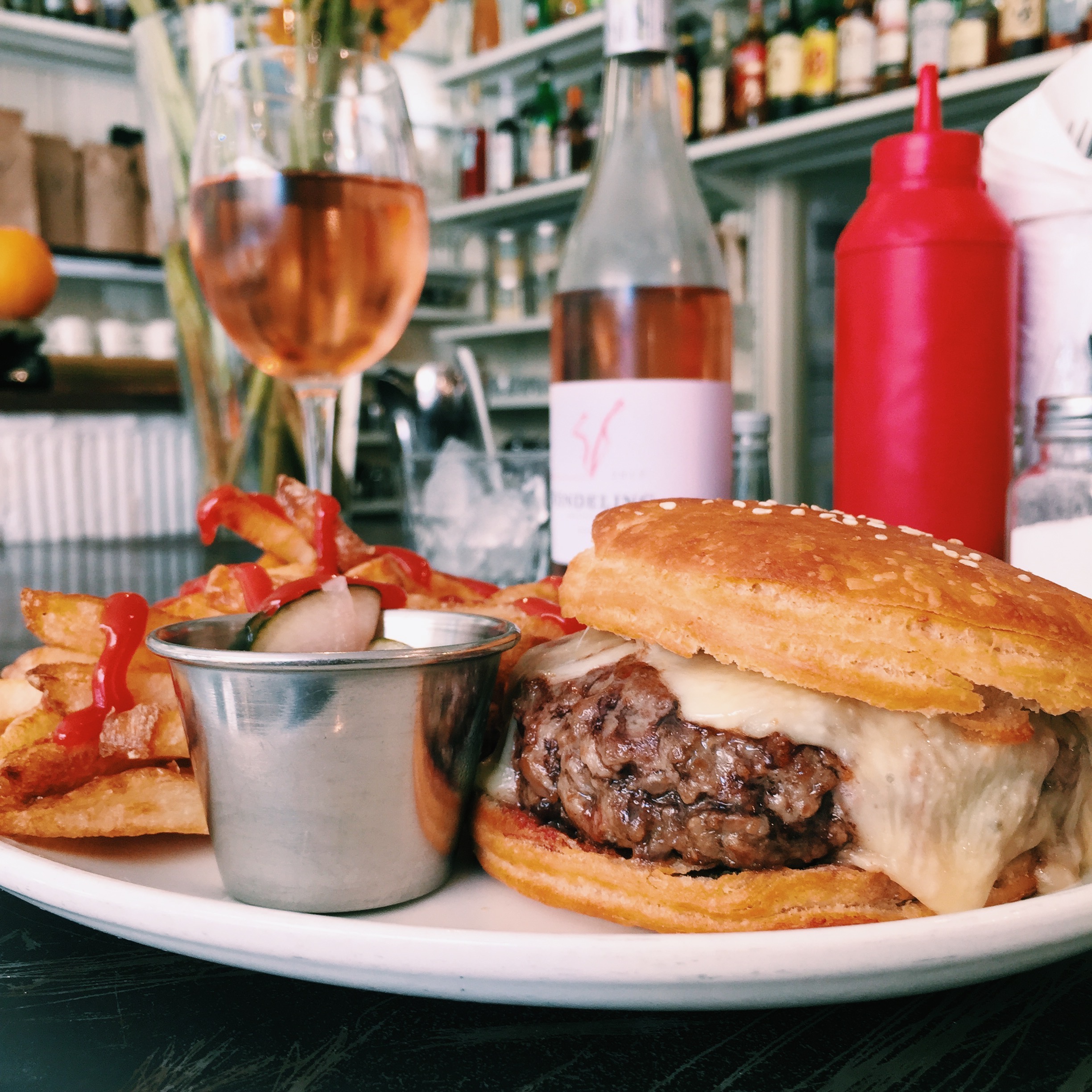 Clarke's_09_Cheeseburger.jpg