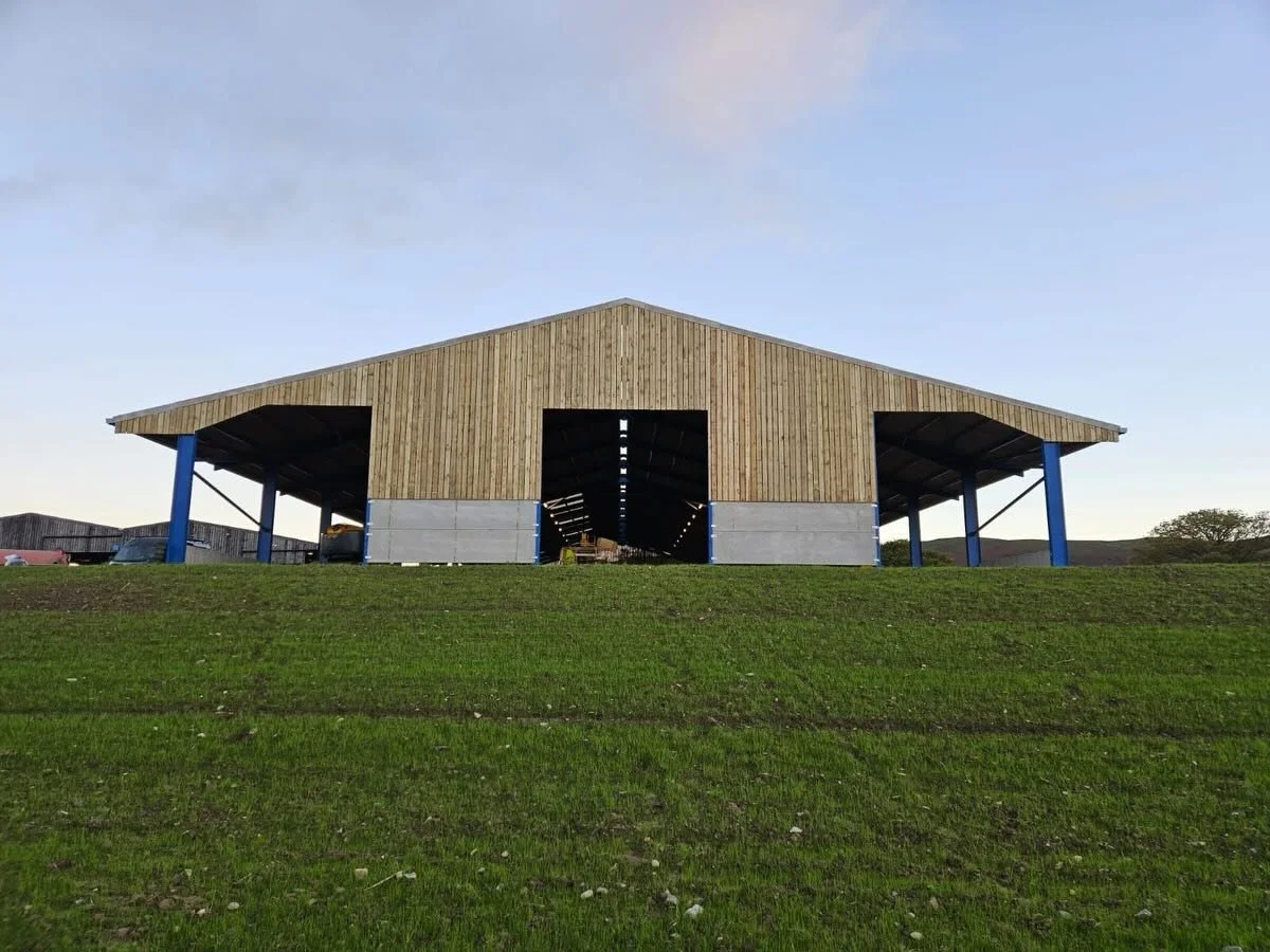 ❄️ Preparing for the Winter Months ❄️
We&rsquo;ve recently completed another high-quality cattle livestock building, designed to keep livestock protected, comfortable, and well-ventilated throughout the colder season.

Built with durability and anima