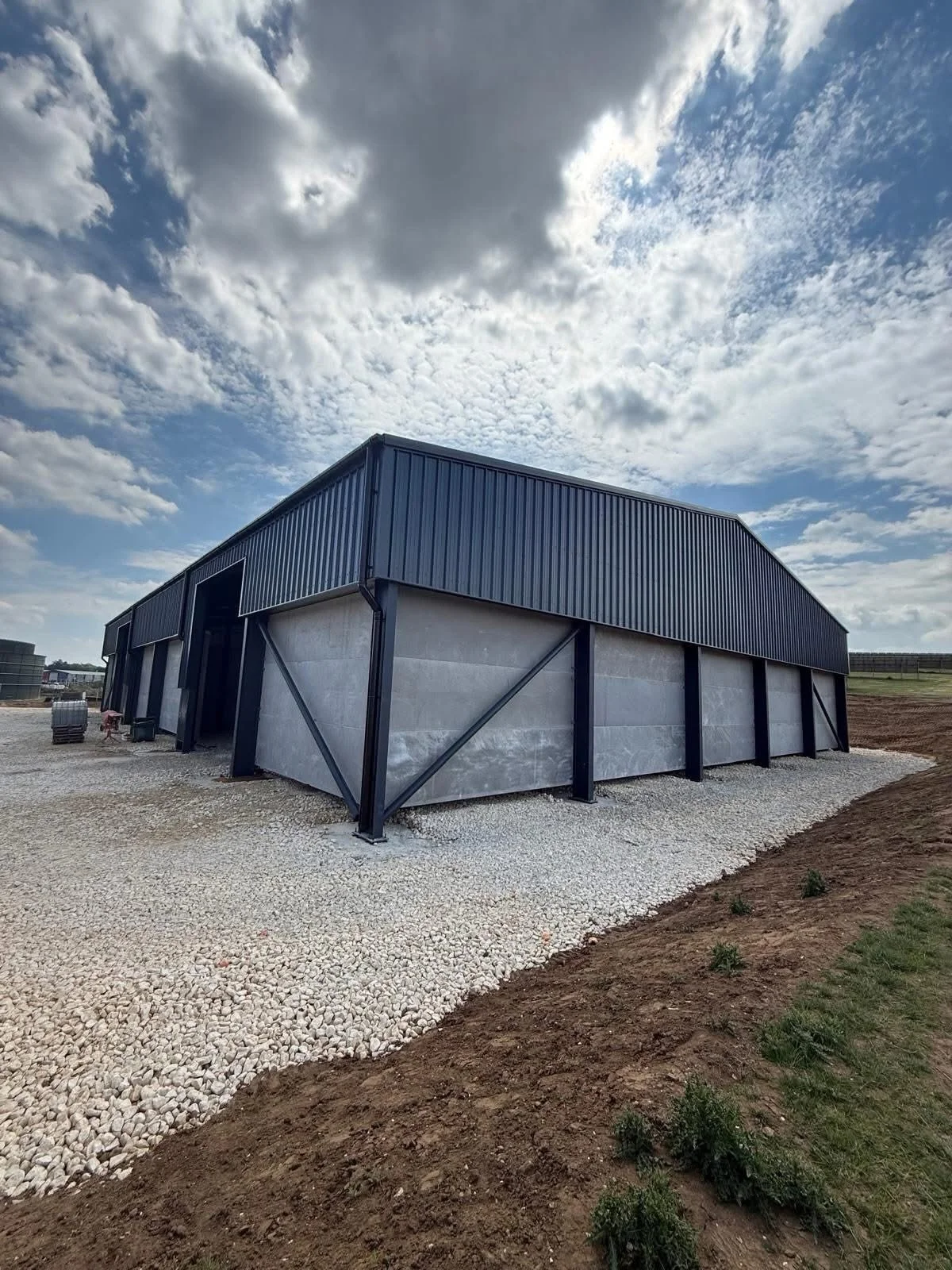 Another quality steel framed grainstore completed ✔️

This 4.5m level fill grainstore has been designed to maximise storage capacity while providing the strength, durability, and ventilation needed for modern agricultural operations.

Built with a ro