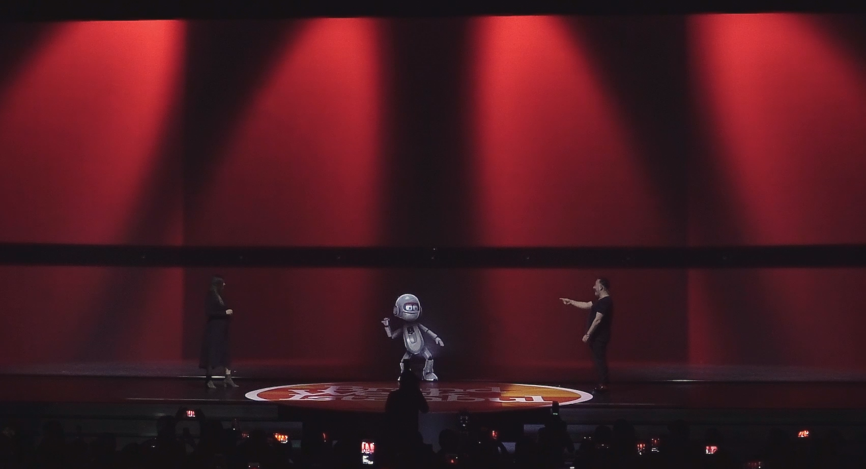 Live Motion Capture Hologram / Çelik & Cem YILMAZ