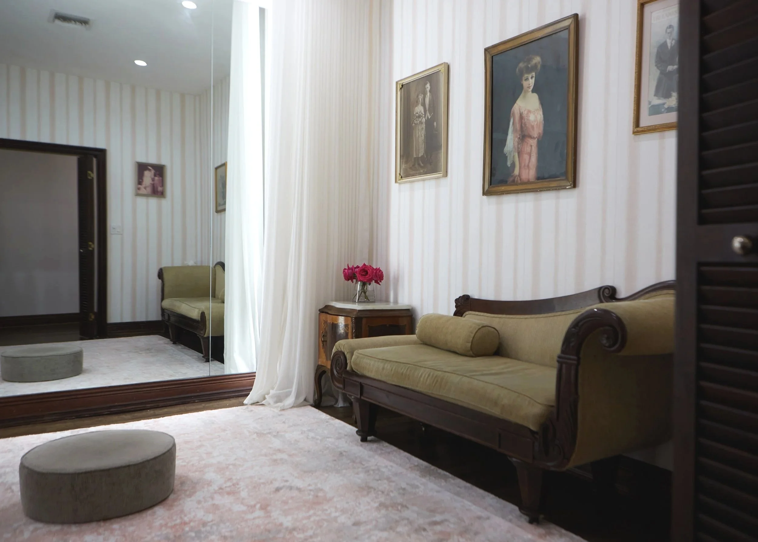chic+parisien+miami+bridal+boutique+private+dressing+room.jpg