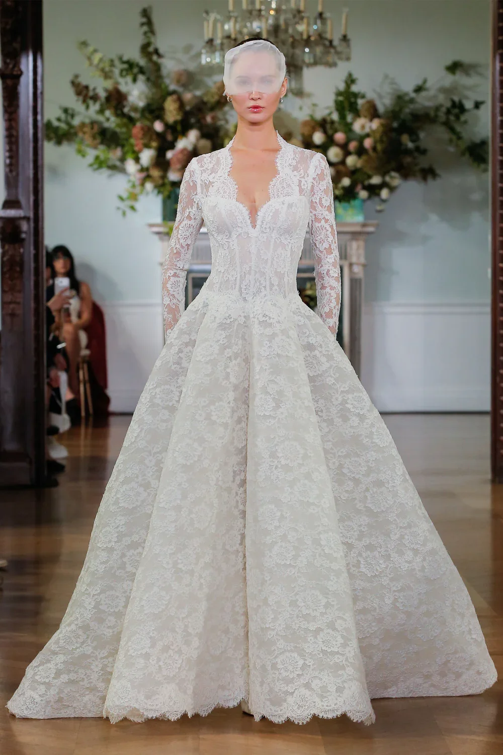 20_MoniqueLhuillierFall2026Bridal_Divinity.webp
