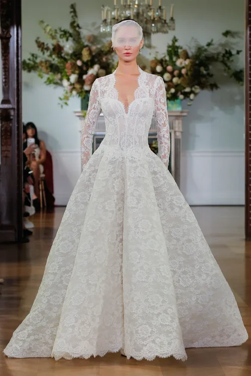 monique wedding dress designer Monique Lhuillier Wedding Dresses
