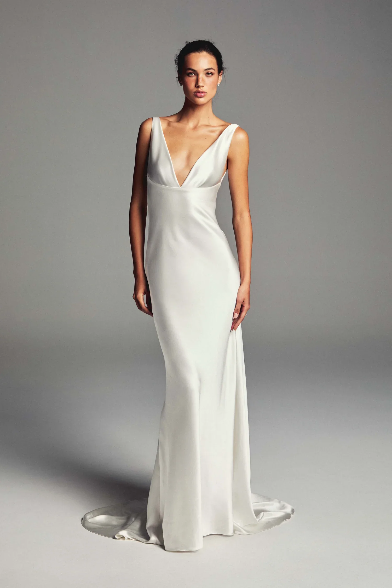 16_MoniqueLhuillierSpring2027Bridal_Tribeca_C.webp