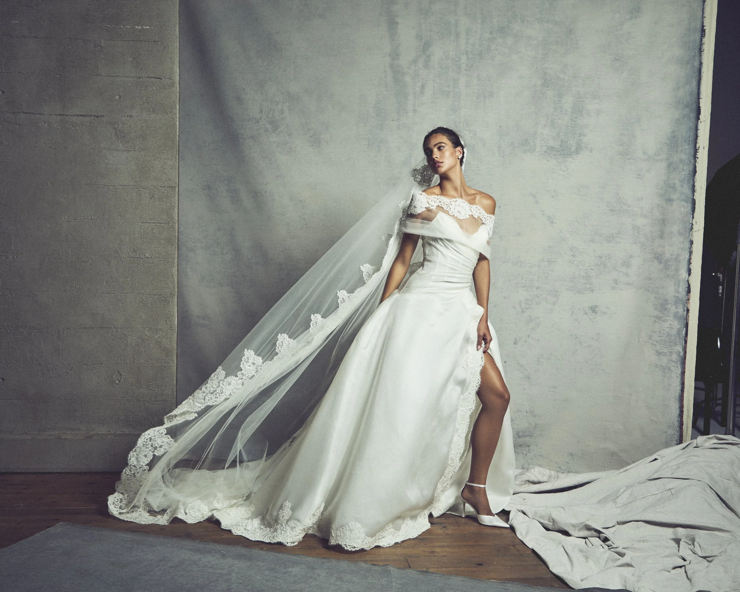 06_MoniqueLhuillierFall2027Bridal_Heritage.jpg