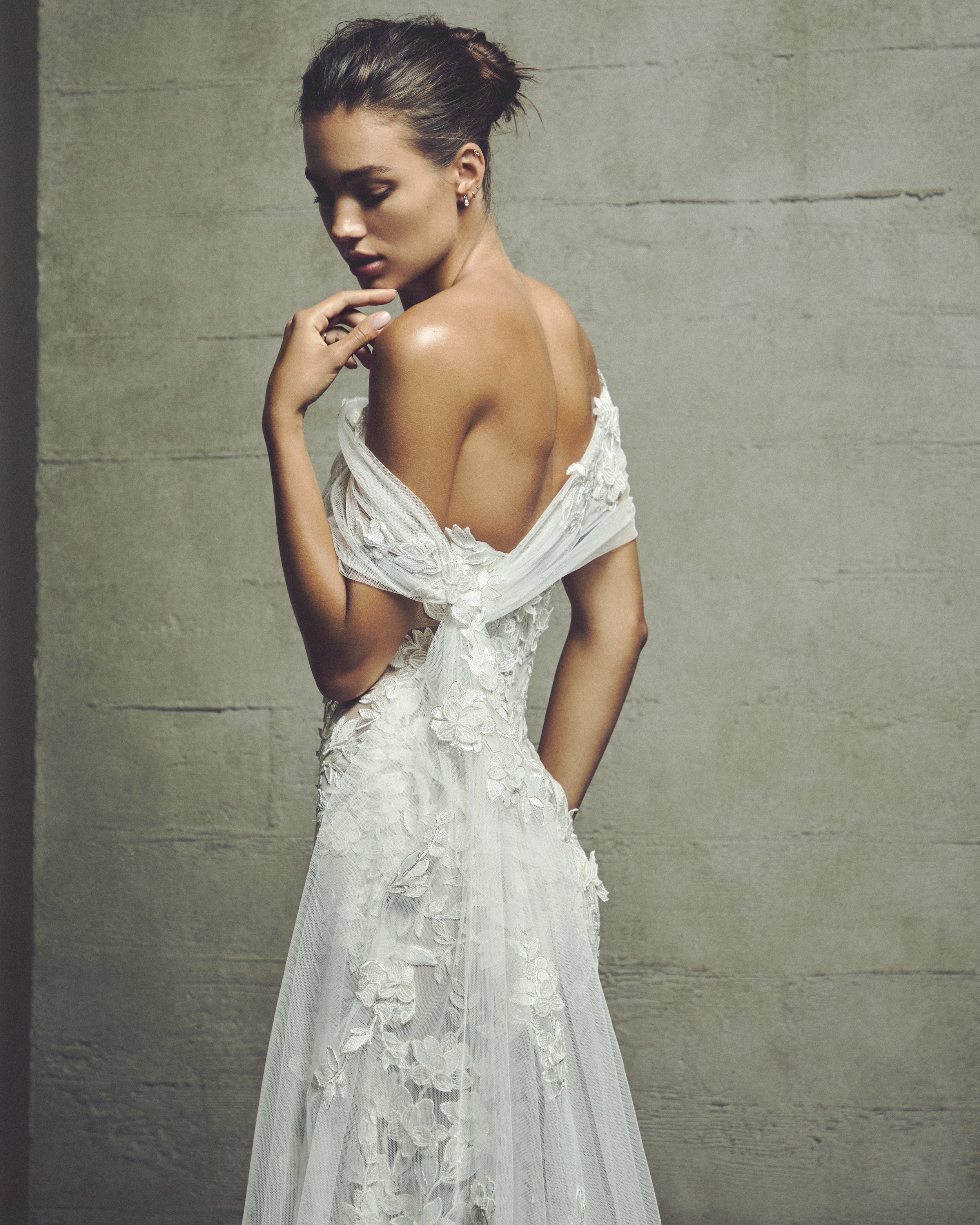 13_MoniqueLhuillierFall2027Bridal_Skylark.jpg