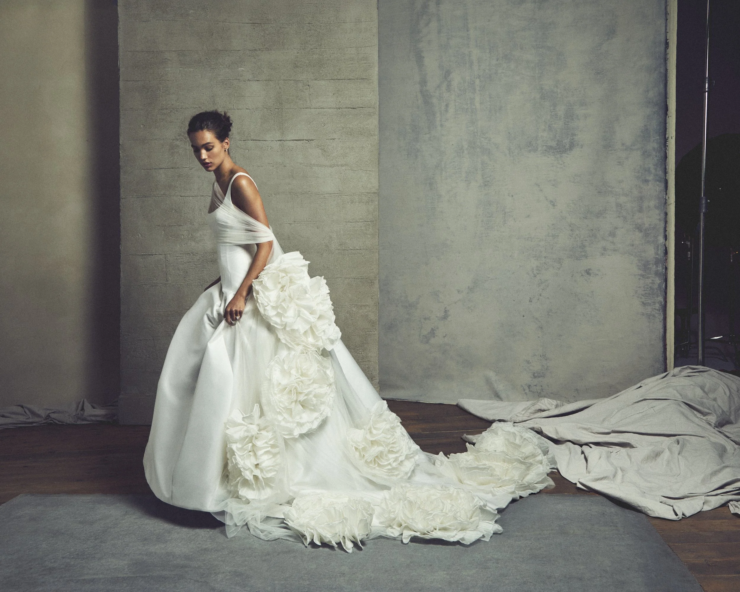 15_MoniqueLhuillierFall2027Bridal_Rockwell.jpg