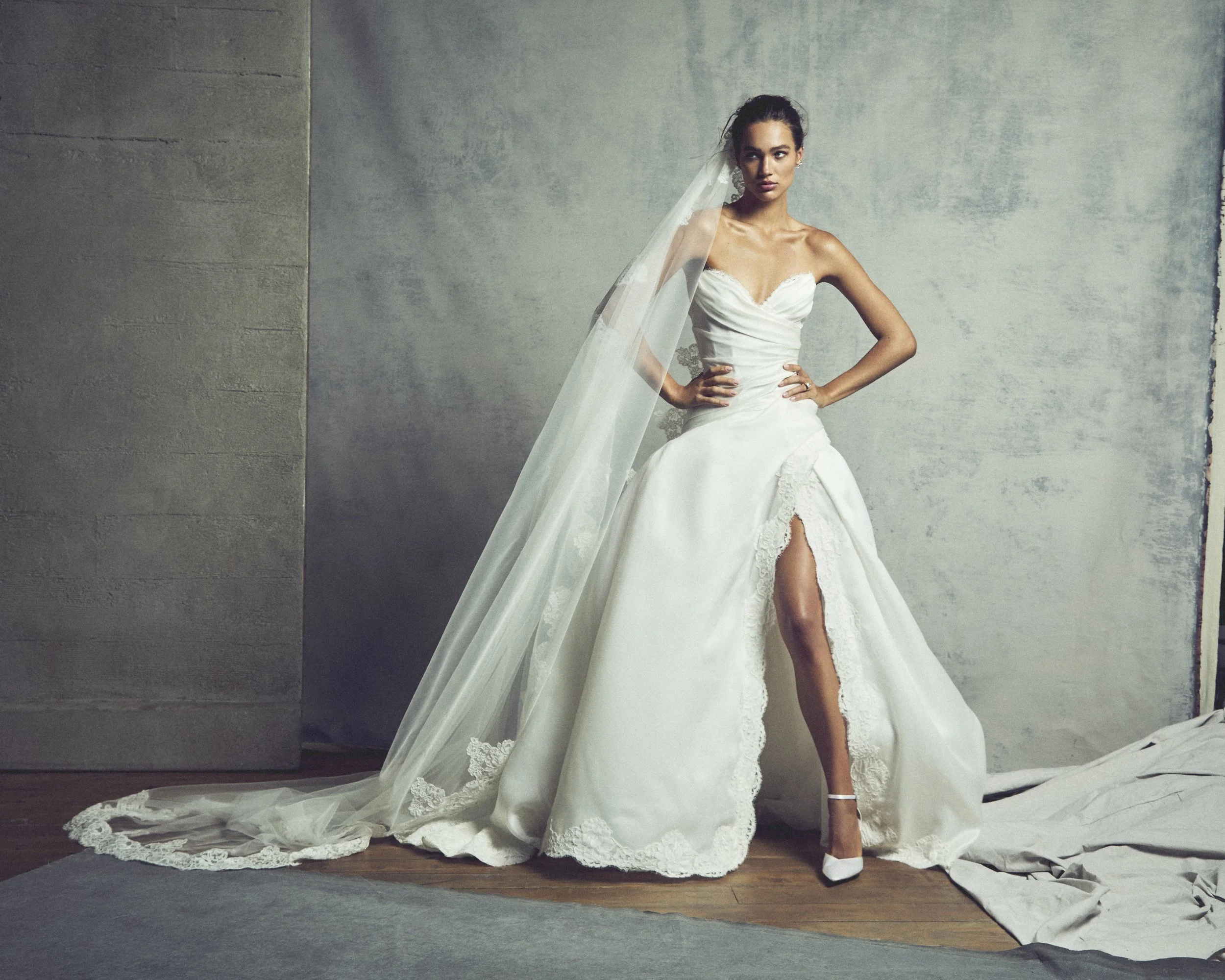 16_MoniqueLhuillierFall2027Bridal_Heritage.jpg