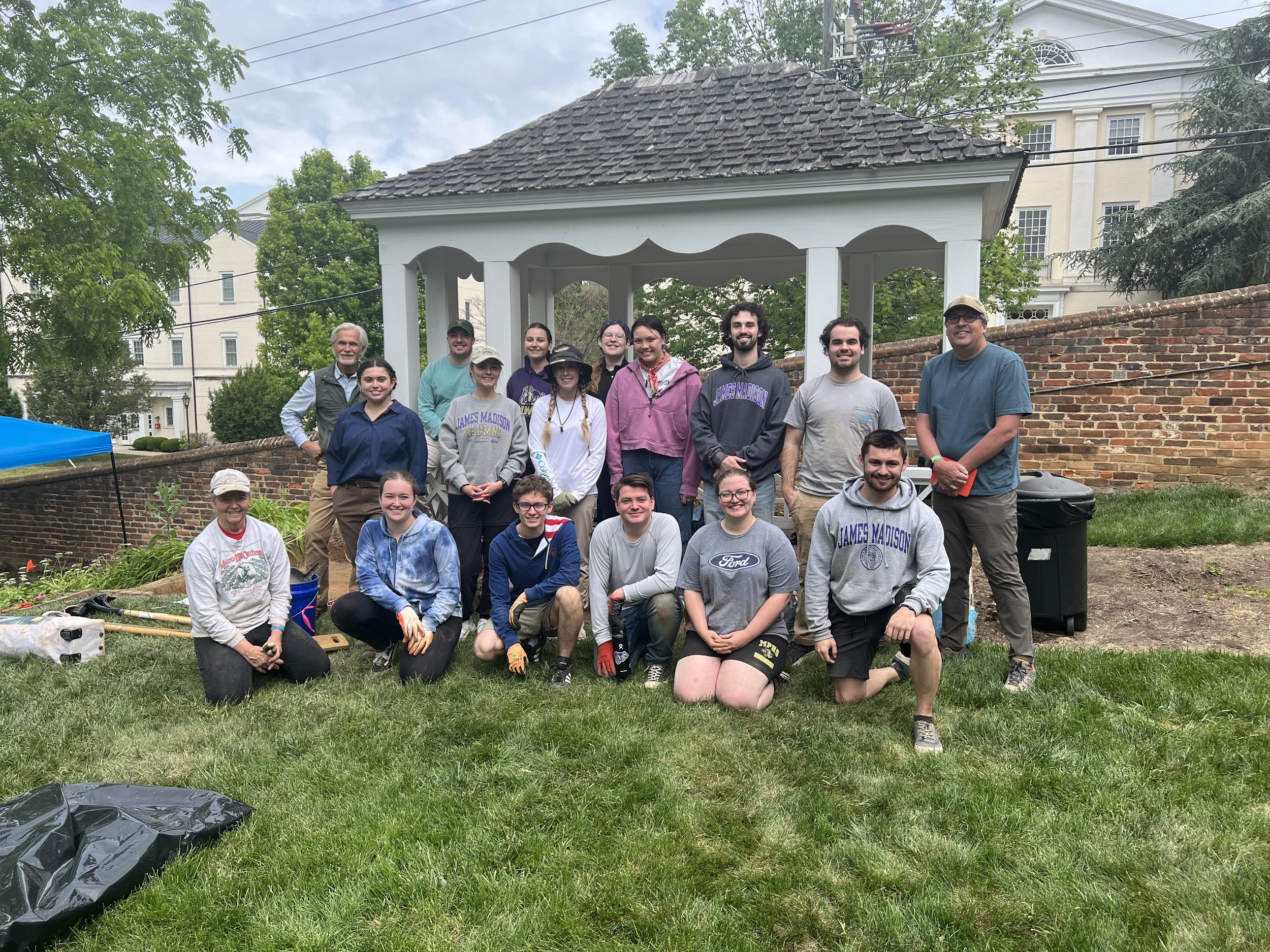 JMU field school with Brad McDonald VA DHR.jpg