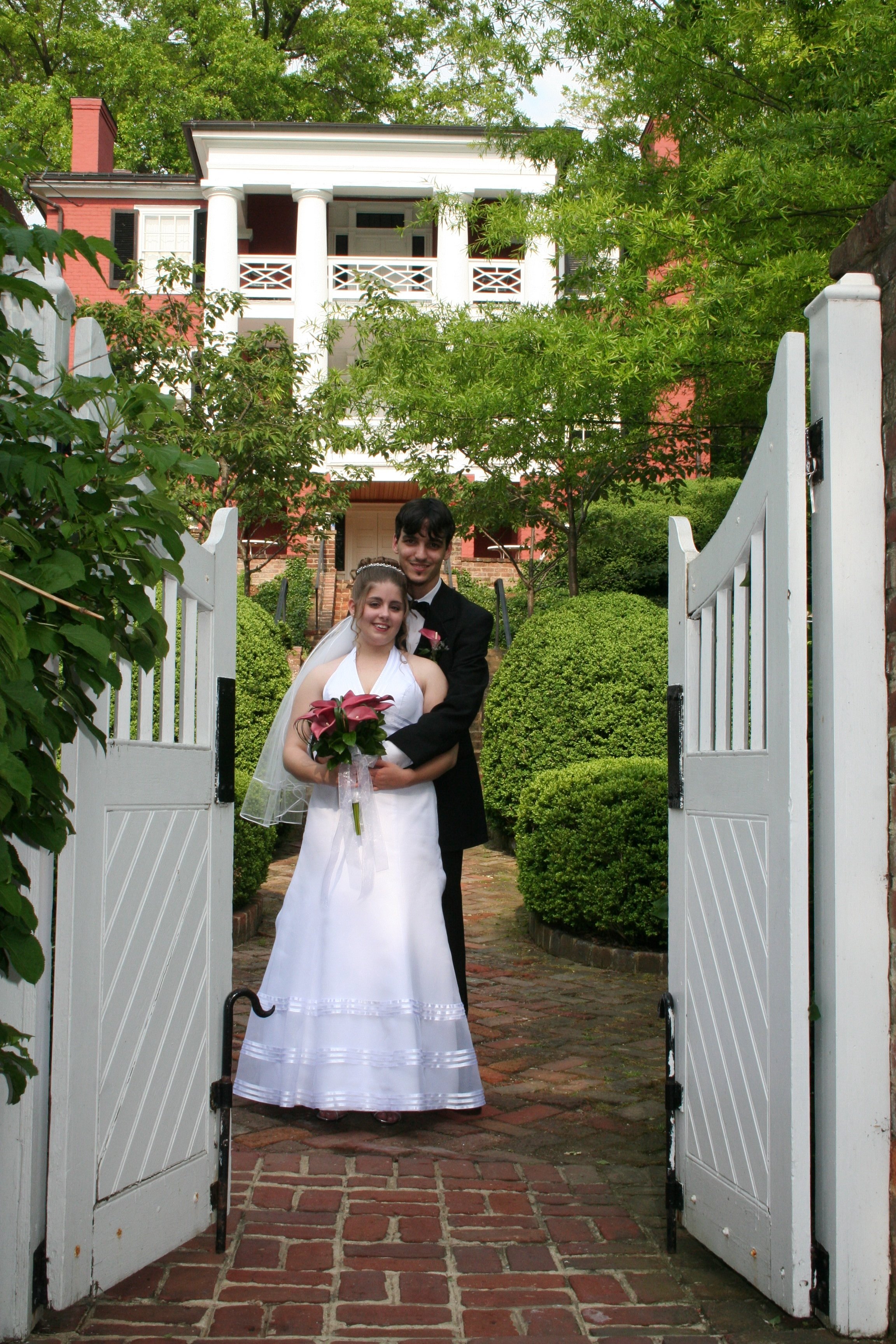 Couple at Gate IMG_1398.jpg