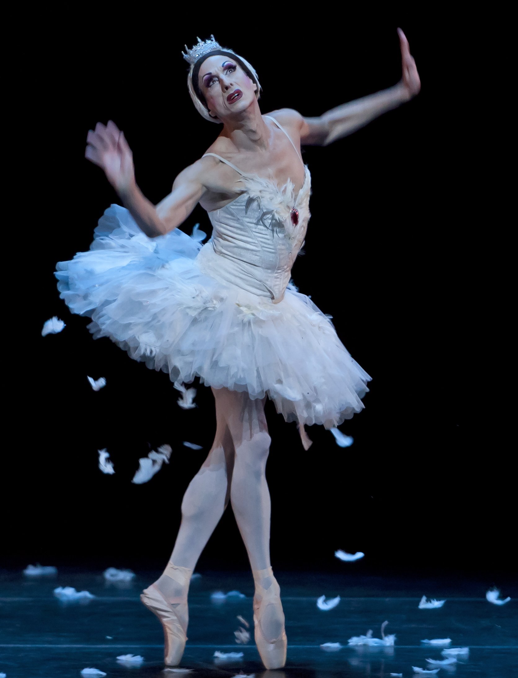  Ballet Trockedero’s Ida Nevesayneve 