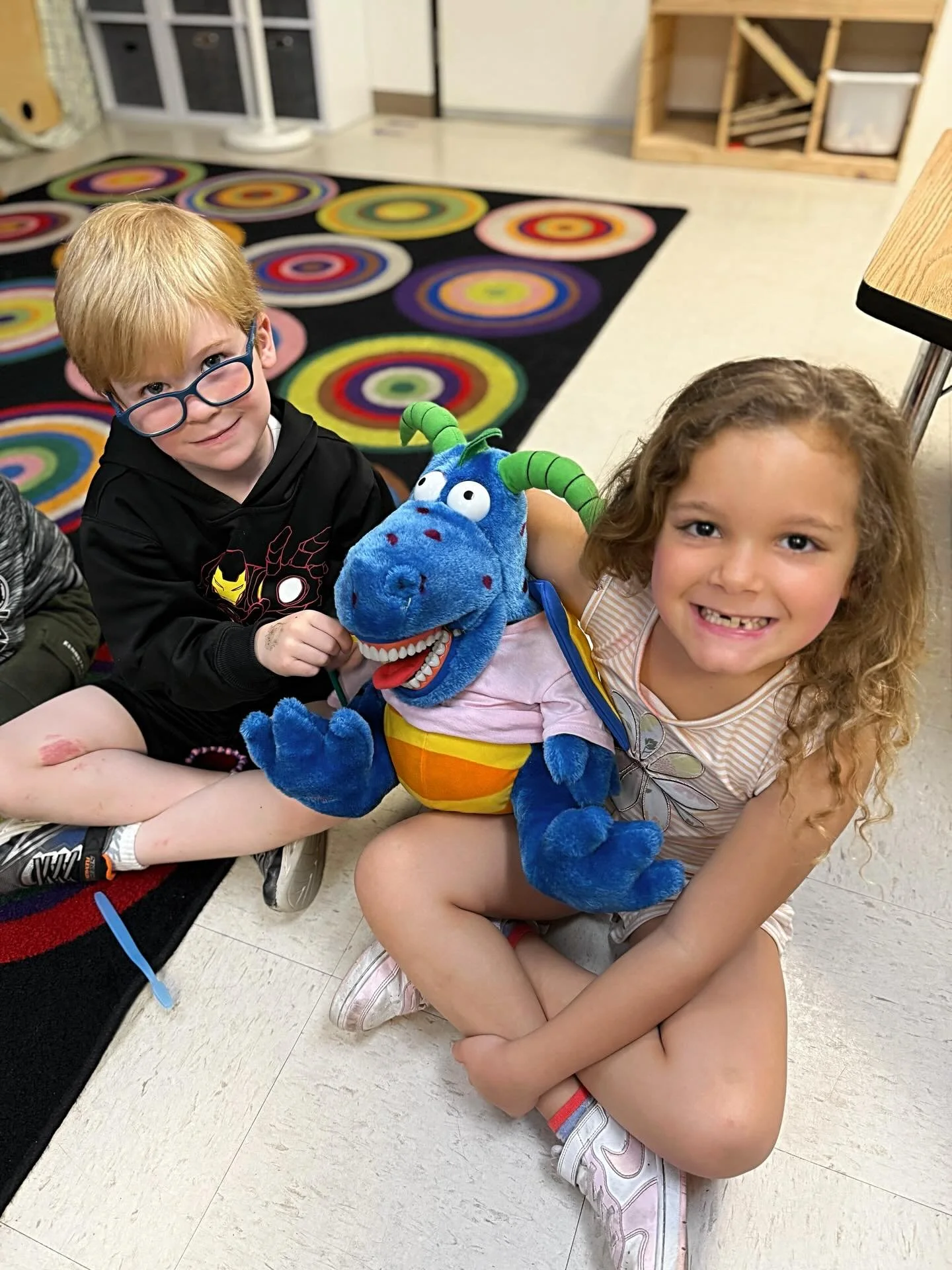 🦷✨ Dental Day at Wilkins! ✨🦷

We had the sweetest visit from Raya Sunshine today, teaching our little learners all about healthy smiles and clean teeth!

Our classrooms were full of giggles and learning. 🪥😁

Thank you, Raya Sunshine, for pouring 