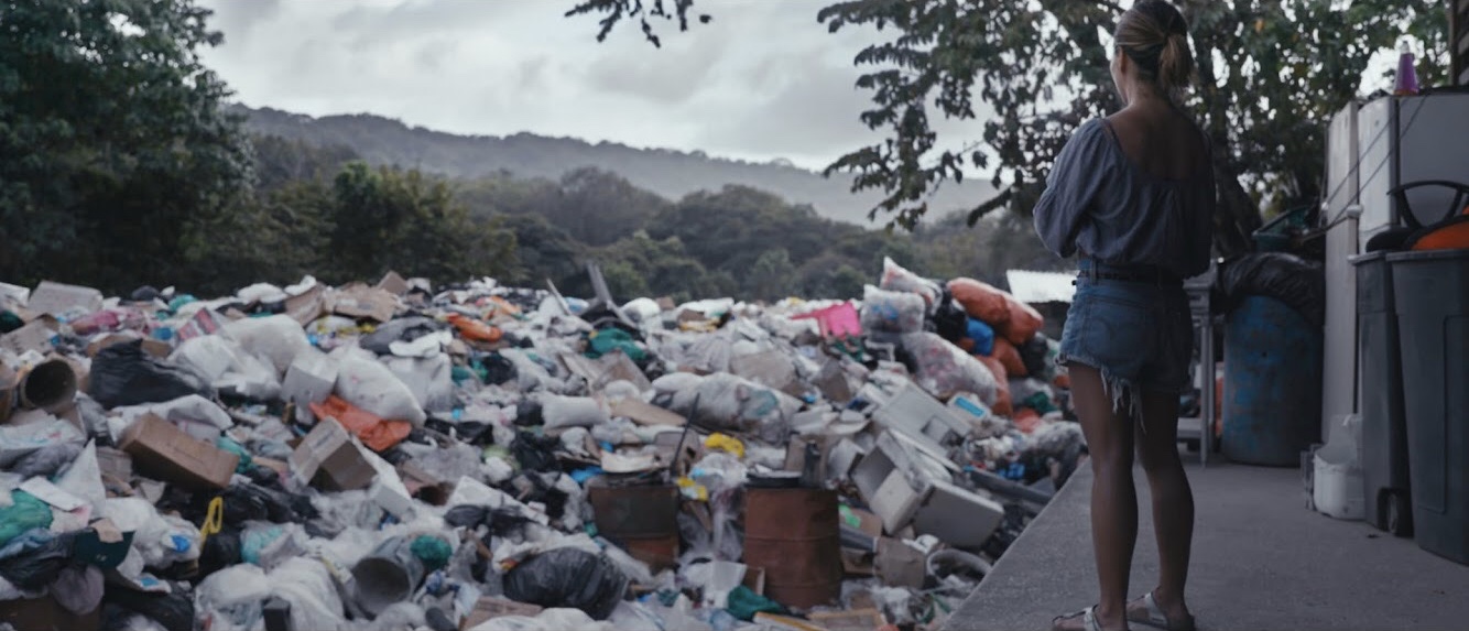 The film crew visits Nosara’s dump for a striking reality check.