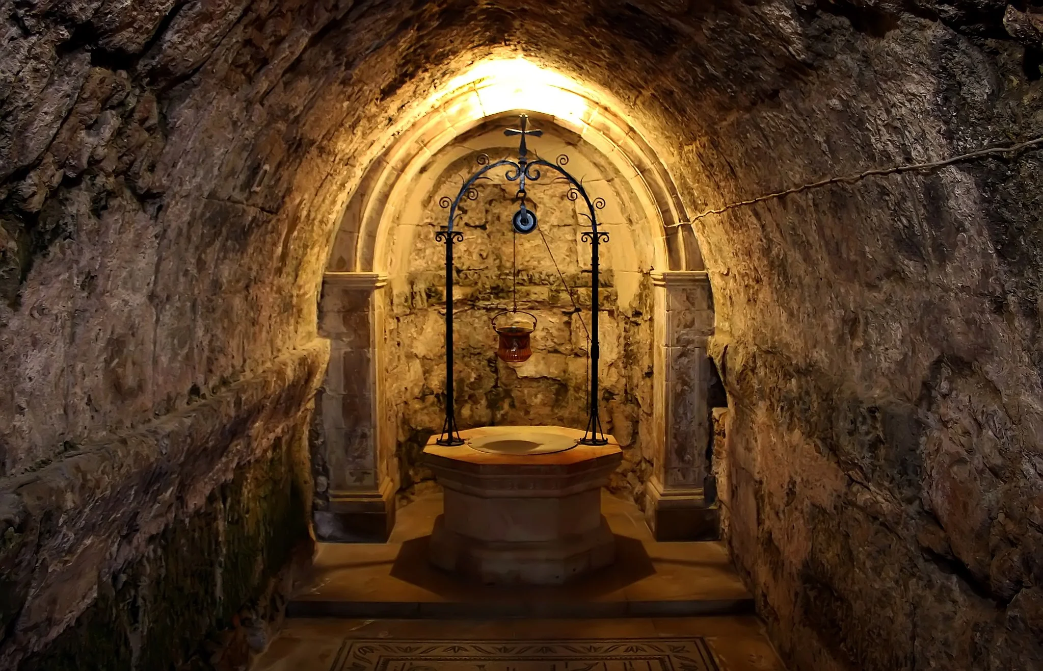 Ein Karem_Ancient_well_at_Church_of_the_Visitation.JPG