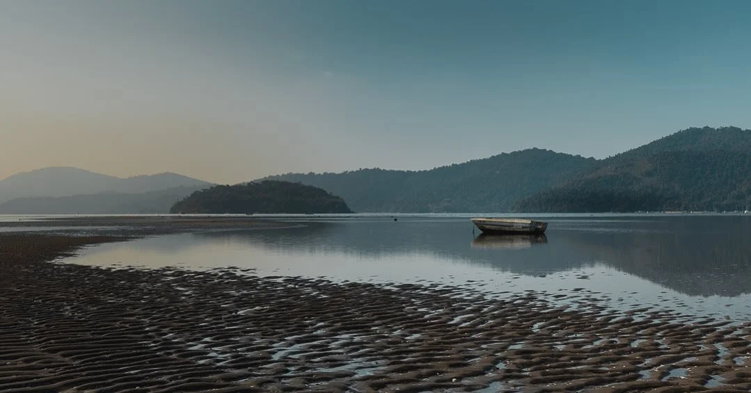 Paraty, Rio Janeiro Brasil

#paraty
#riojaneiro
#eosr
#beach
#beautifuldestinations 
#lensbible 
#createcommune 
#earthfocus 
#beachvibes
#exploretocreate
#passionpassports 
#outdoortones 
#stayandwonder 
#roamtheplanet 
#atardecer
#agameoftones
#out