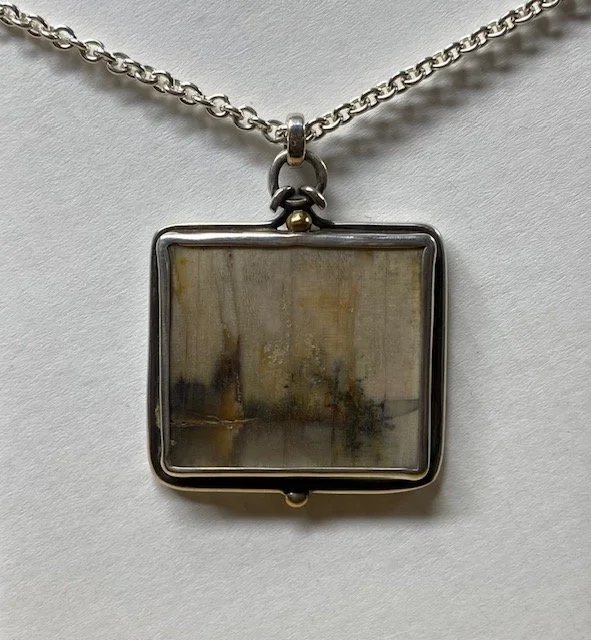Pendant w. landscape agate (Turner inspired) silver w. gold ornaments