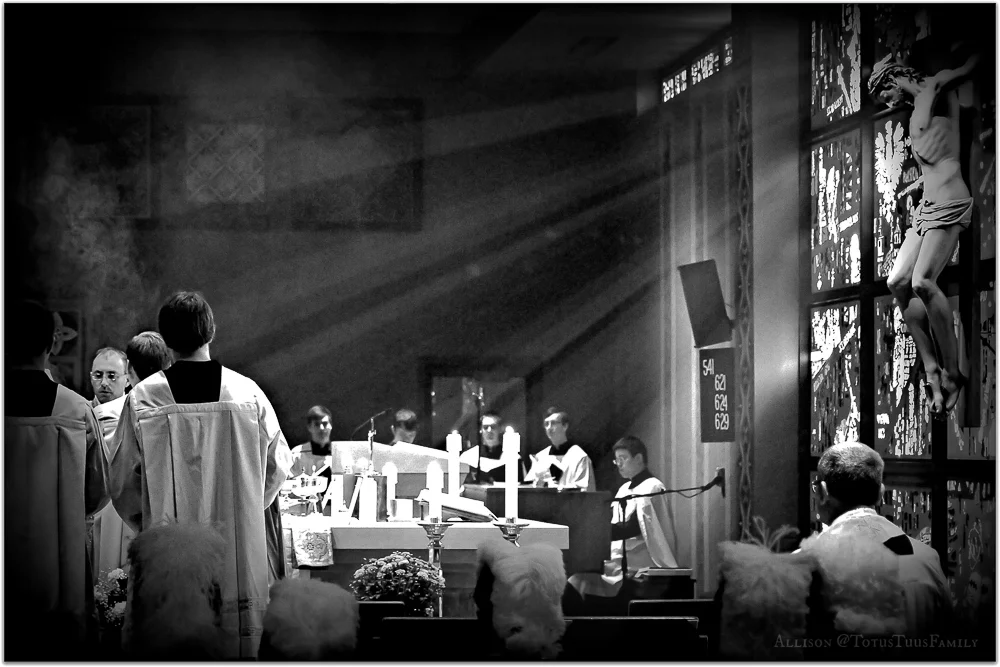 CIC LATINMASS b+W WINDOW LIGHT.jpg